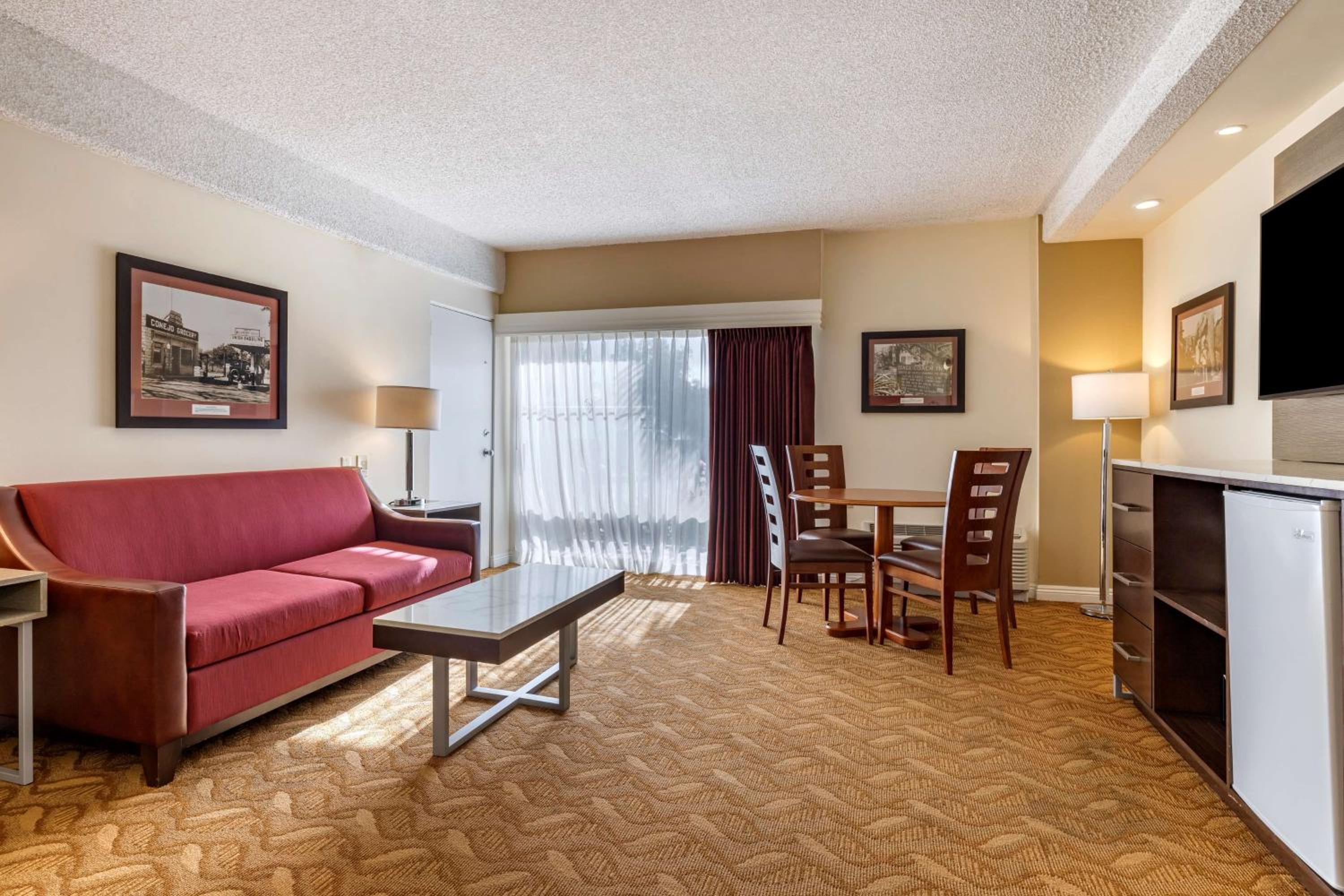 King Suite with Sofa Bed and Patio - Ground Floor/Non-Smoking - Photo 3