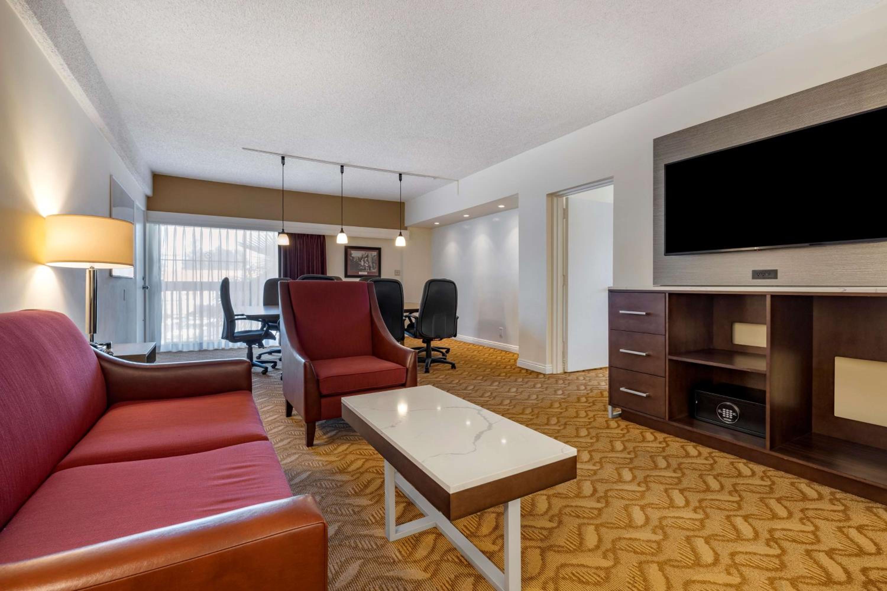 King Suite with Sofa Bed and Spa Tub - Balcony/Non-Smoking - Photo 1