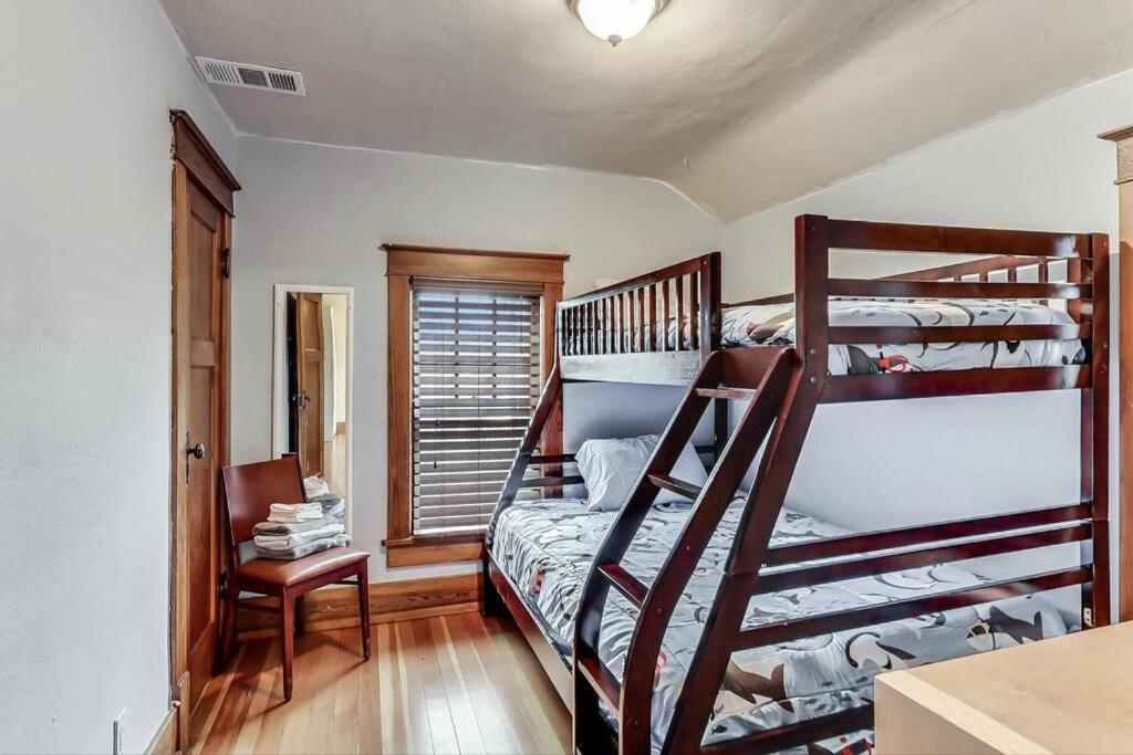 Four-Bedroom House photo 2