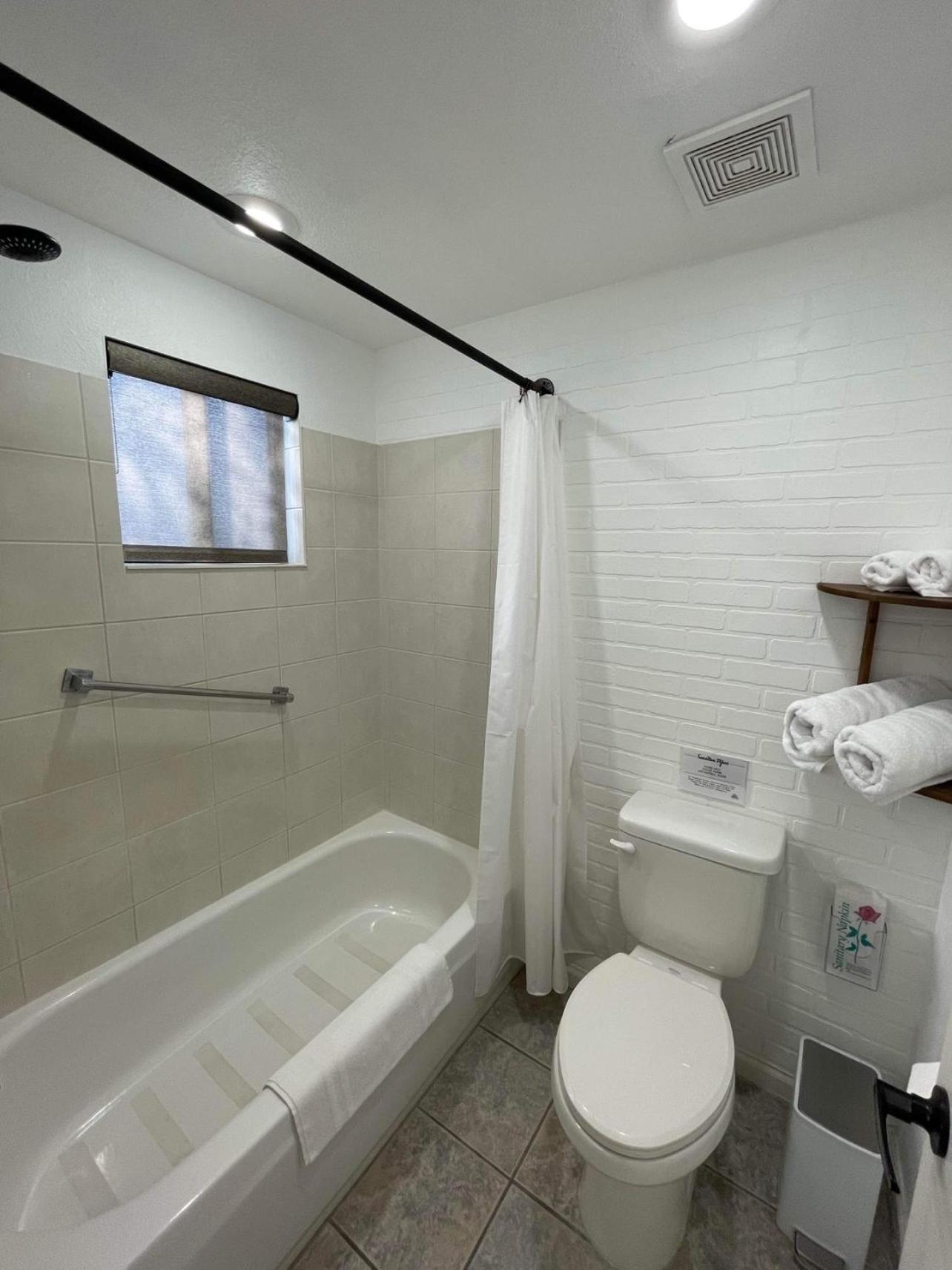 Double Room - Photo 16