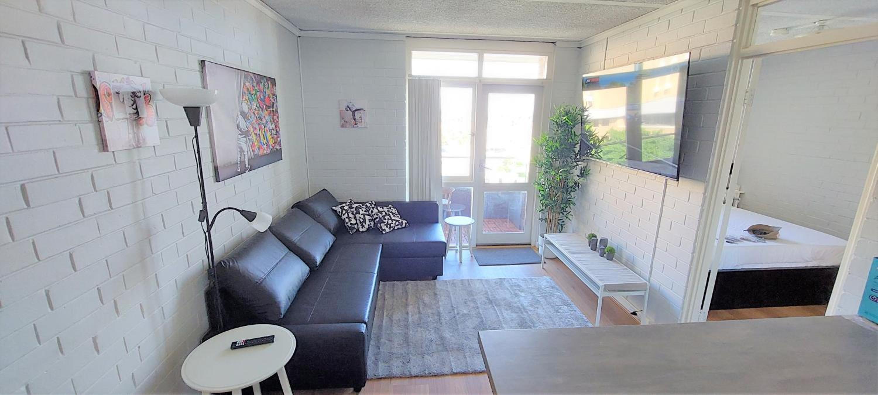 One-Bedroom Apartment photo 1