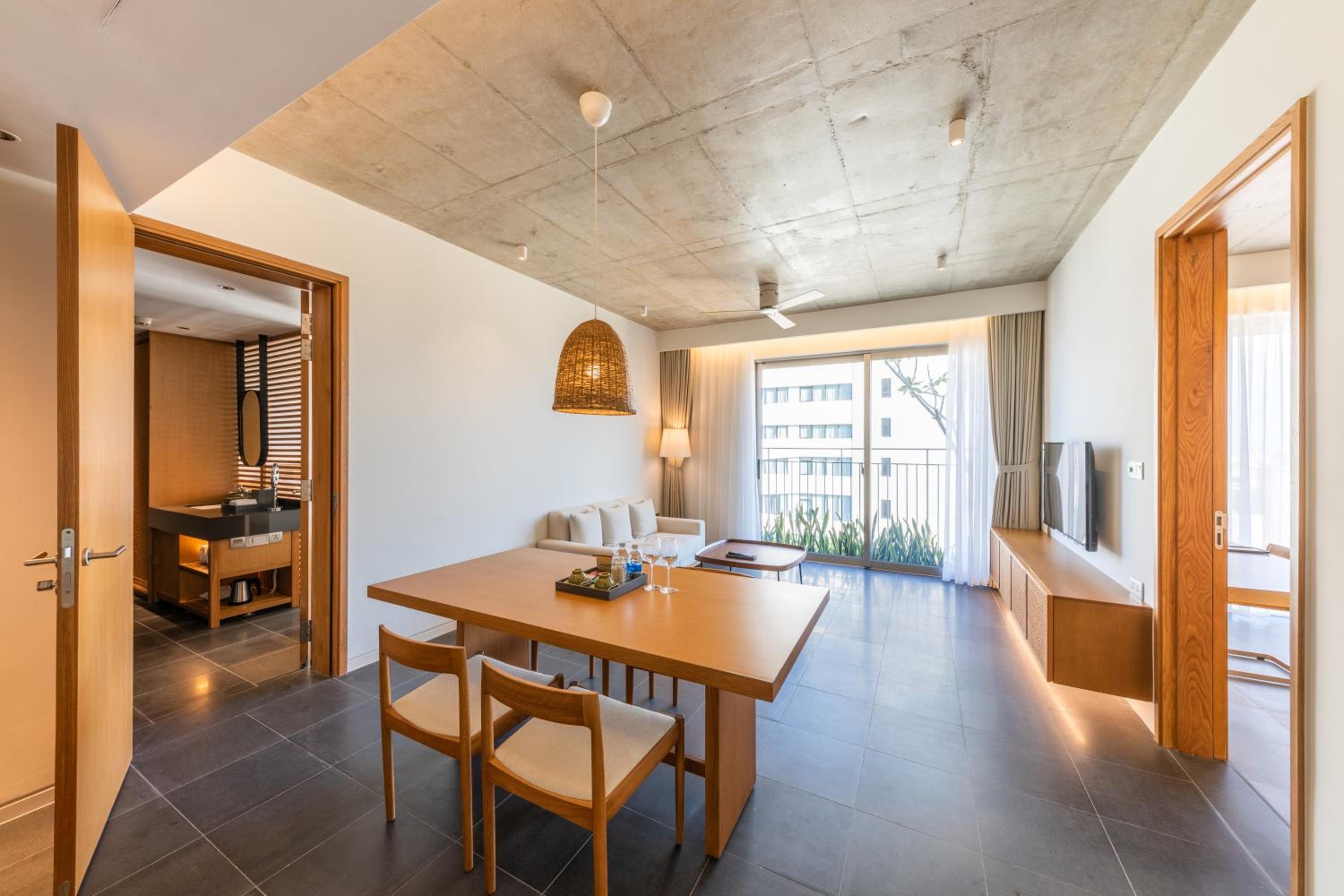 One-Bedroom Apartment with Balcony - Photo 6