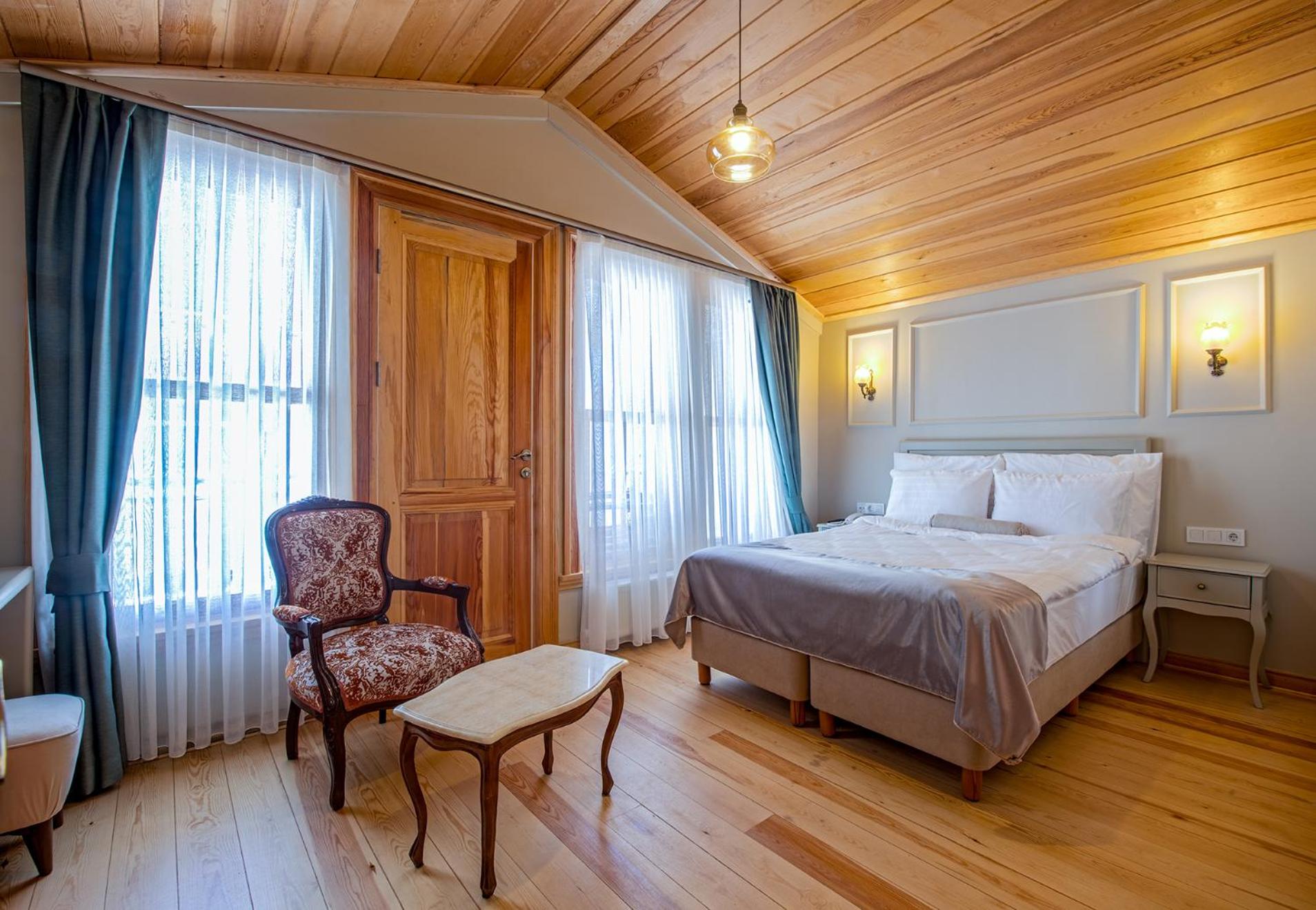 Deluxe Double Room with Balcony photo 1