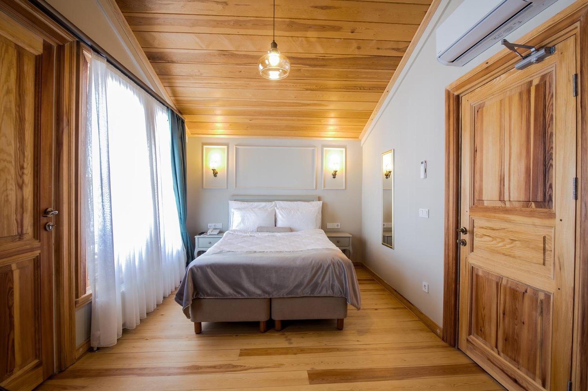 Deluxe Double Room with Balcony photo 3