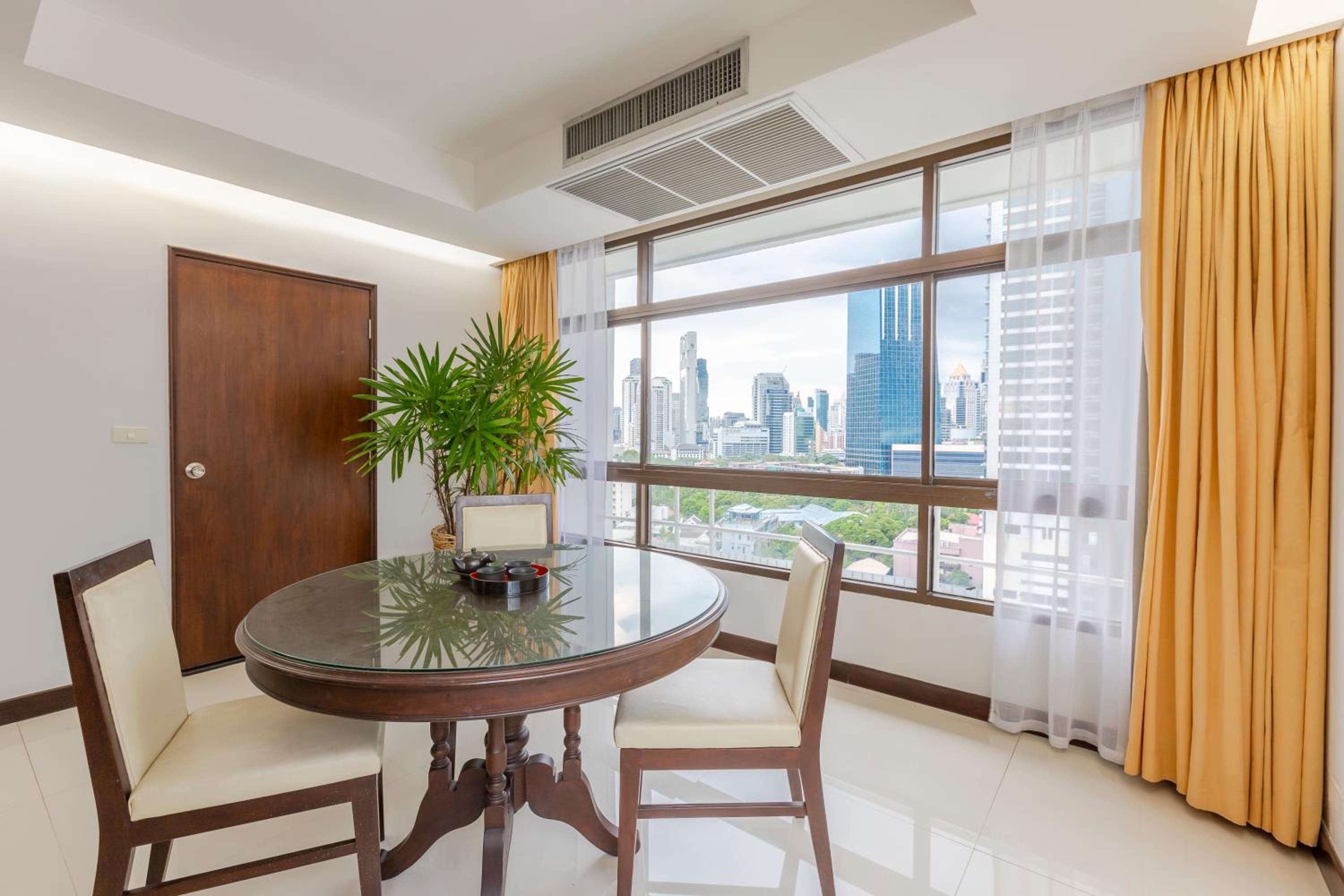 Pinnacle Suite photo 2
