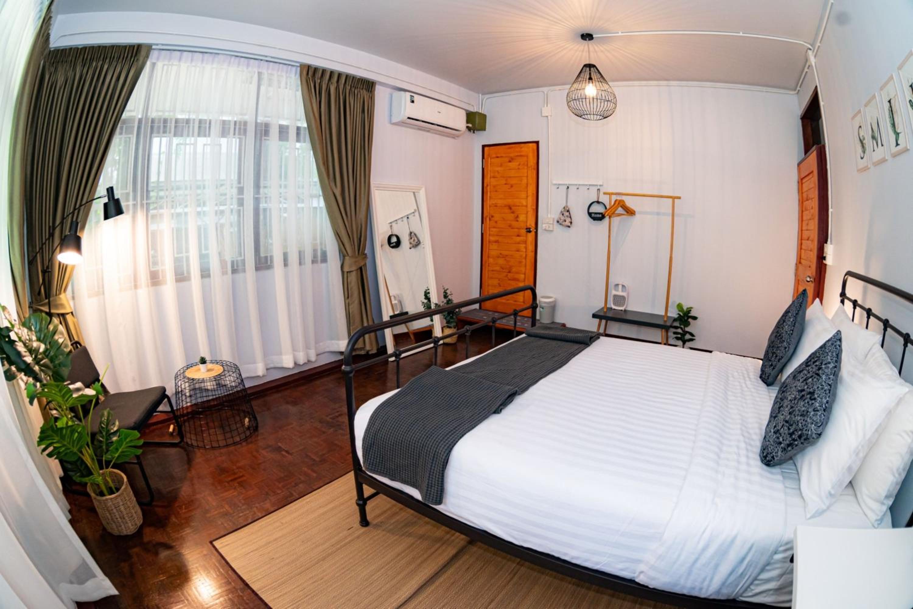 Queen Room - Photo 6