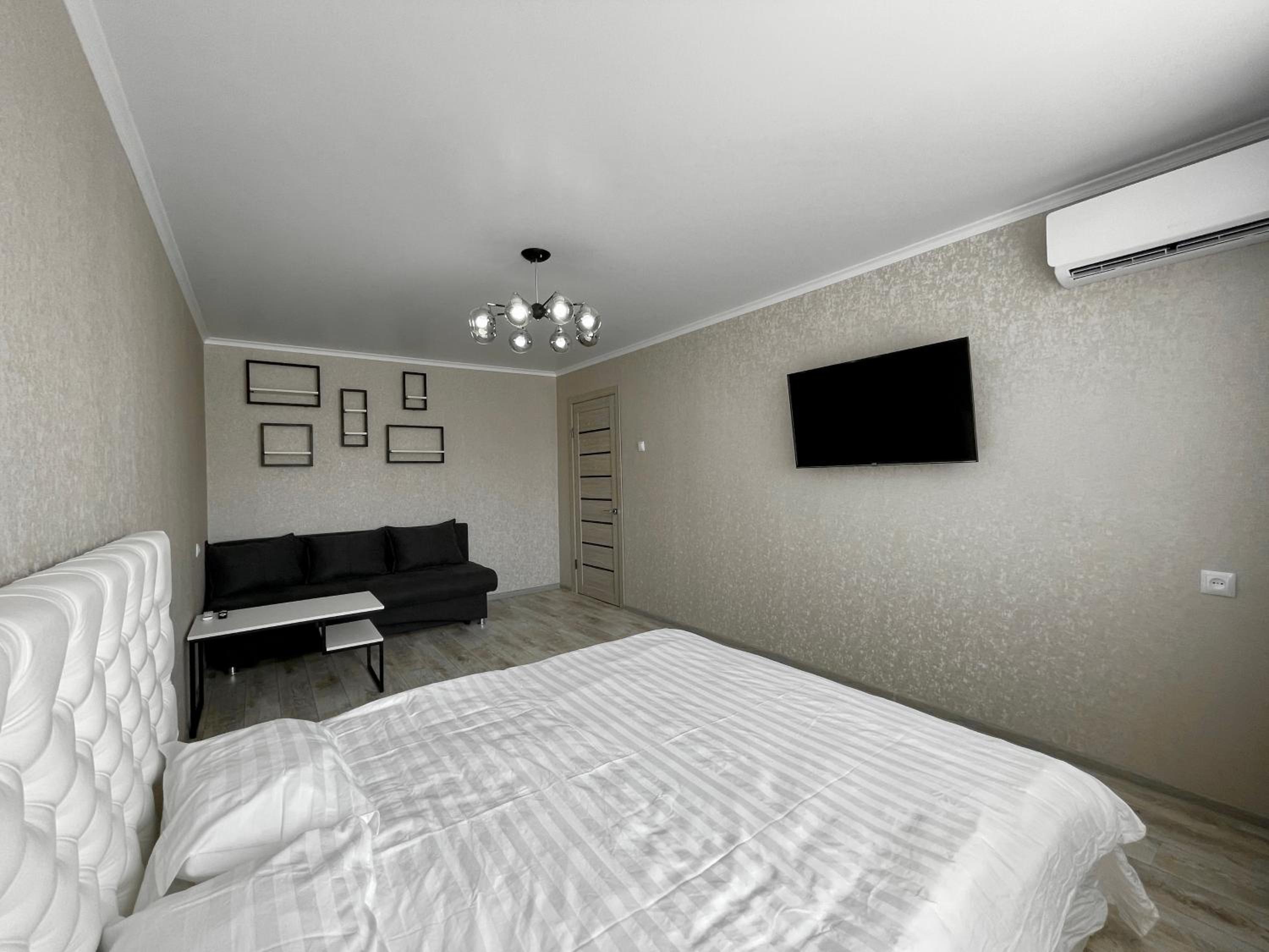 One-Bedroom Apartment photo 1