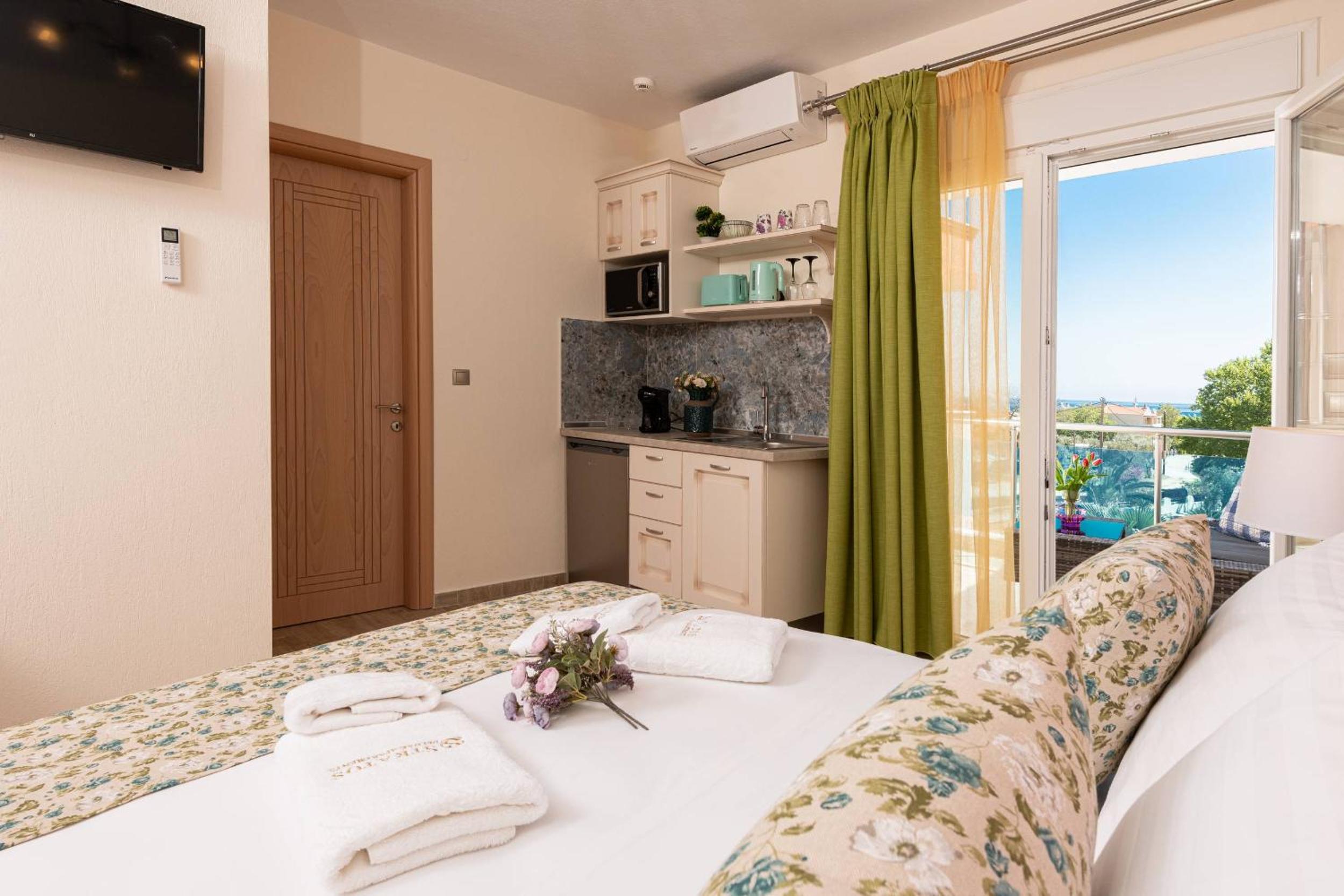 Deluxe Double Room photo 2