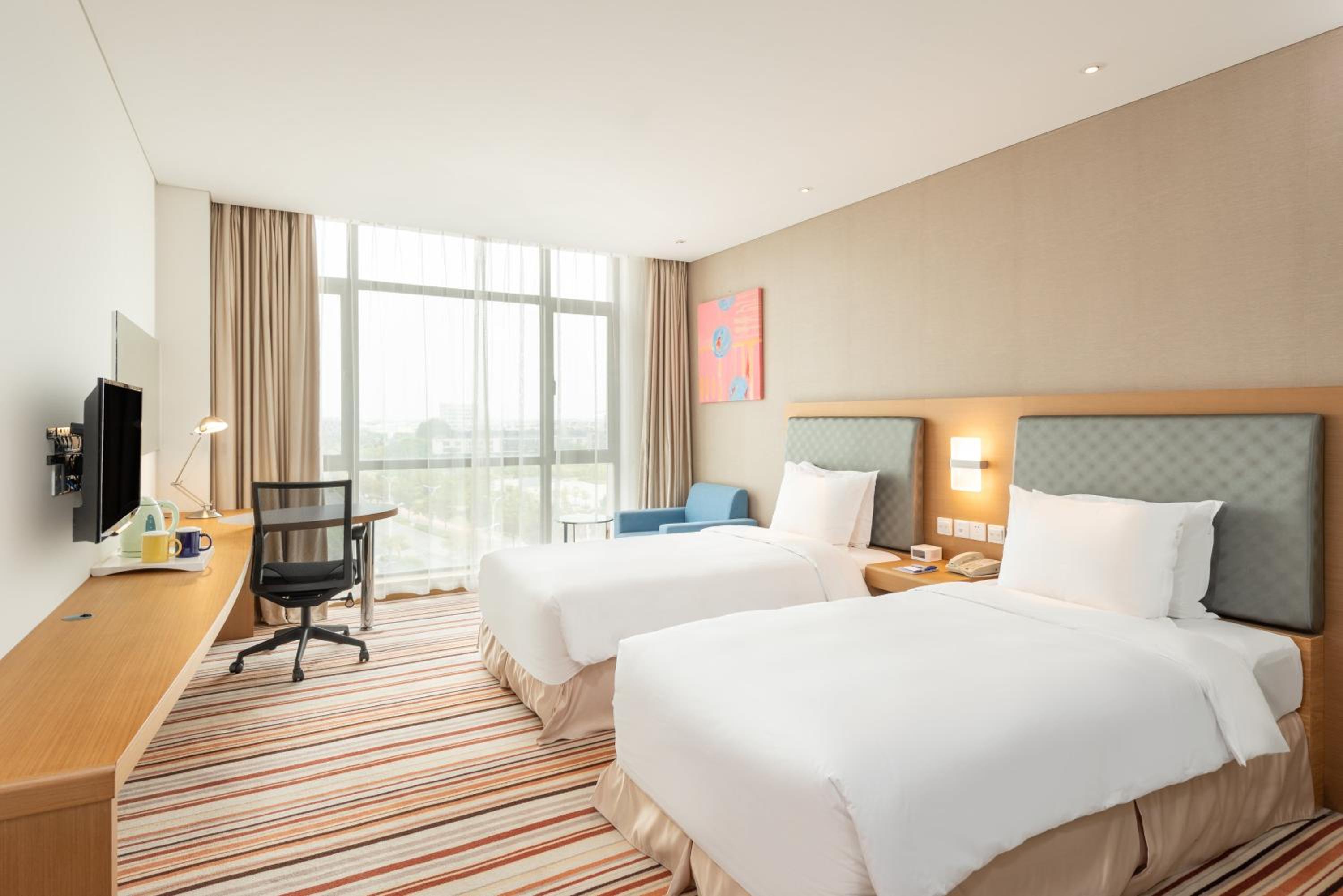 Standard Twin Room with Two Twin Beds photo 2
