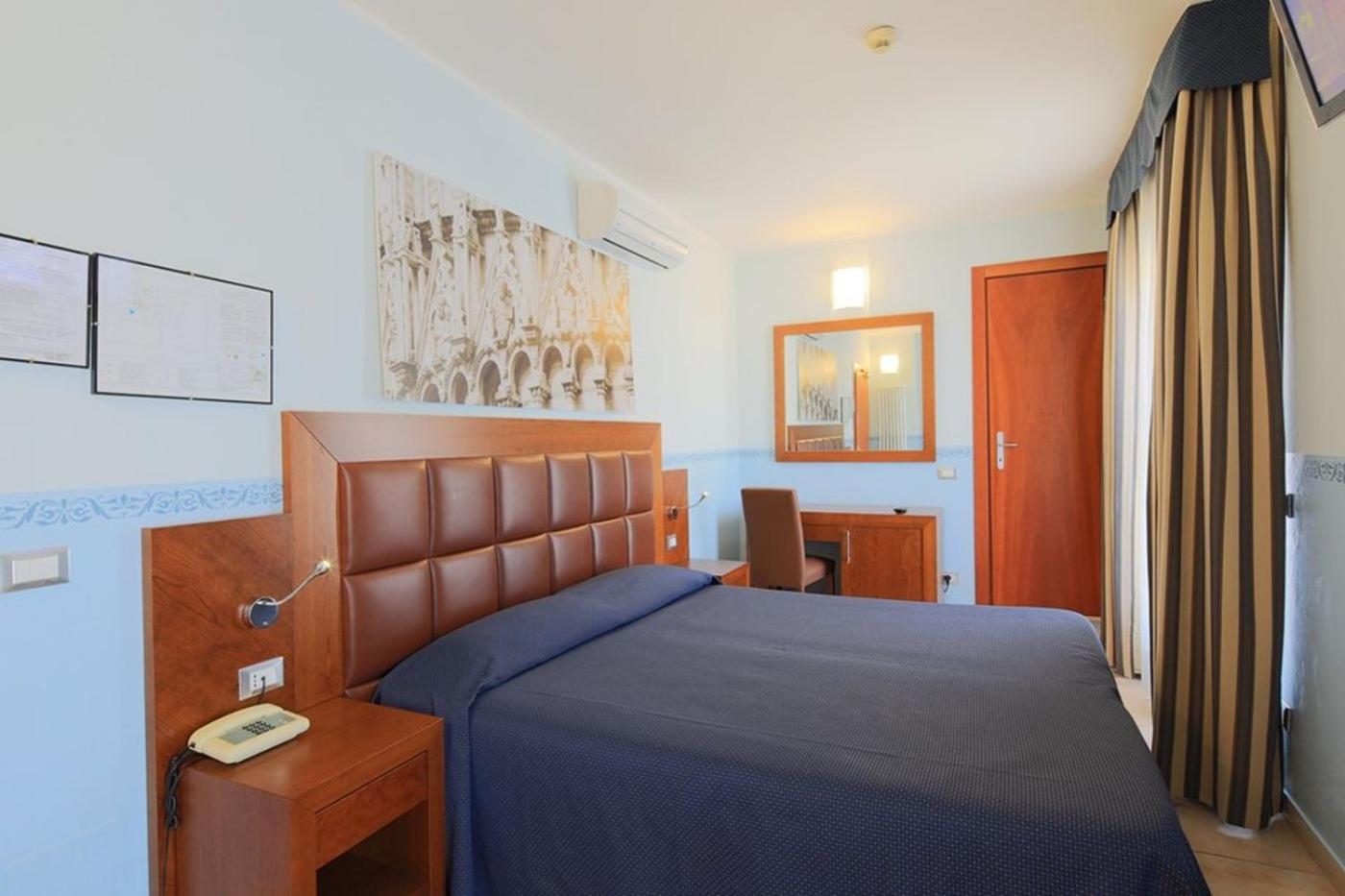 Classic Double Room - Photo 4