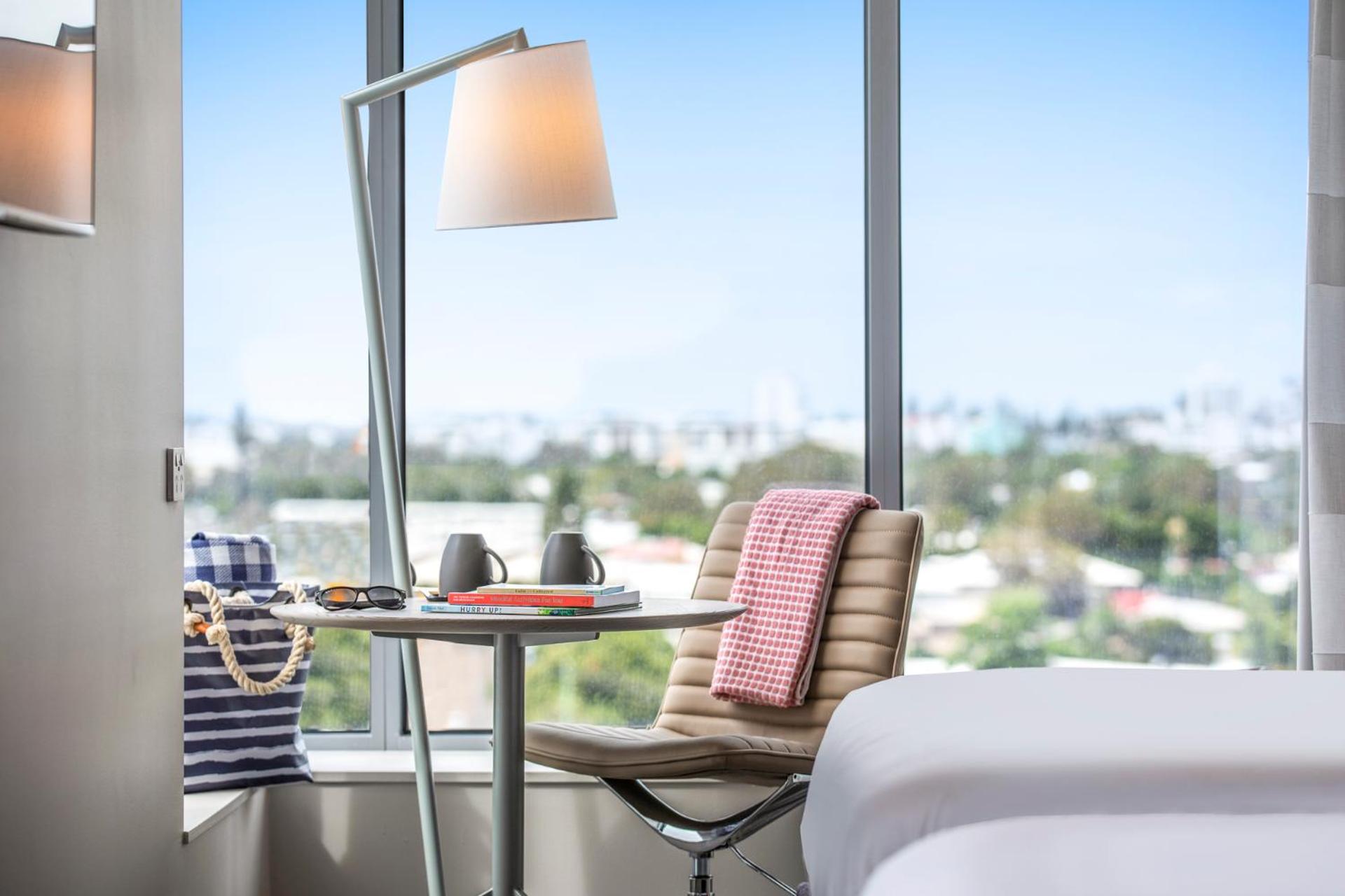 Standard Queen Room with City View - Photo 4