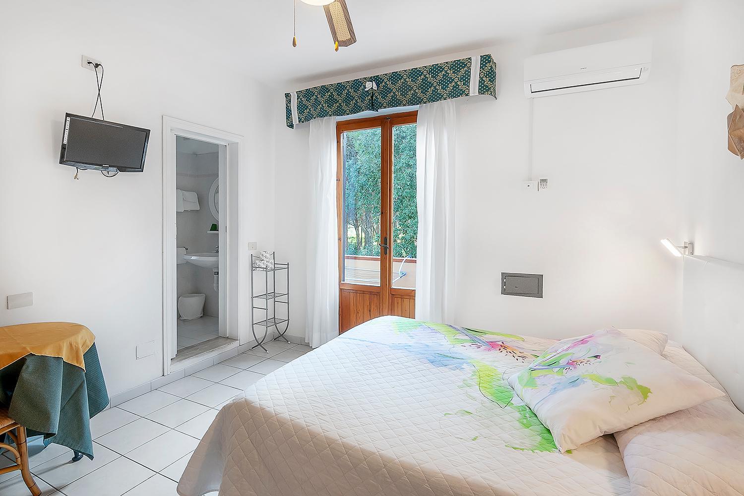 Superior Double Room (2 Adult + 1 Child) photo 3