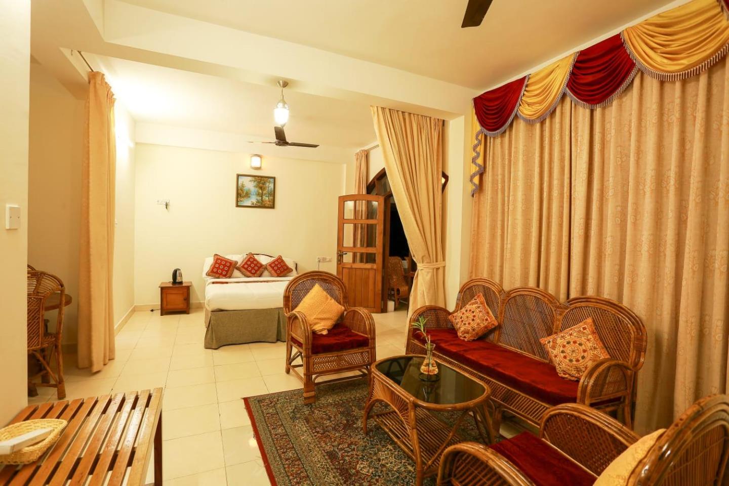 Suite - Photo 1