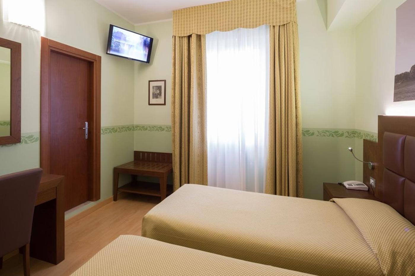 Classic Double Room - Photo 8