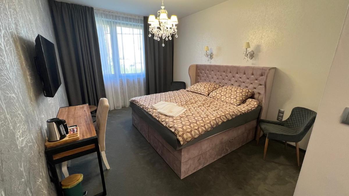 Large Double Room - Photo 4