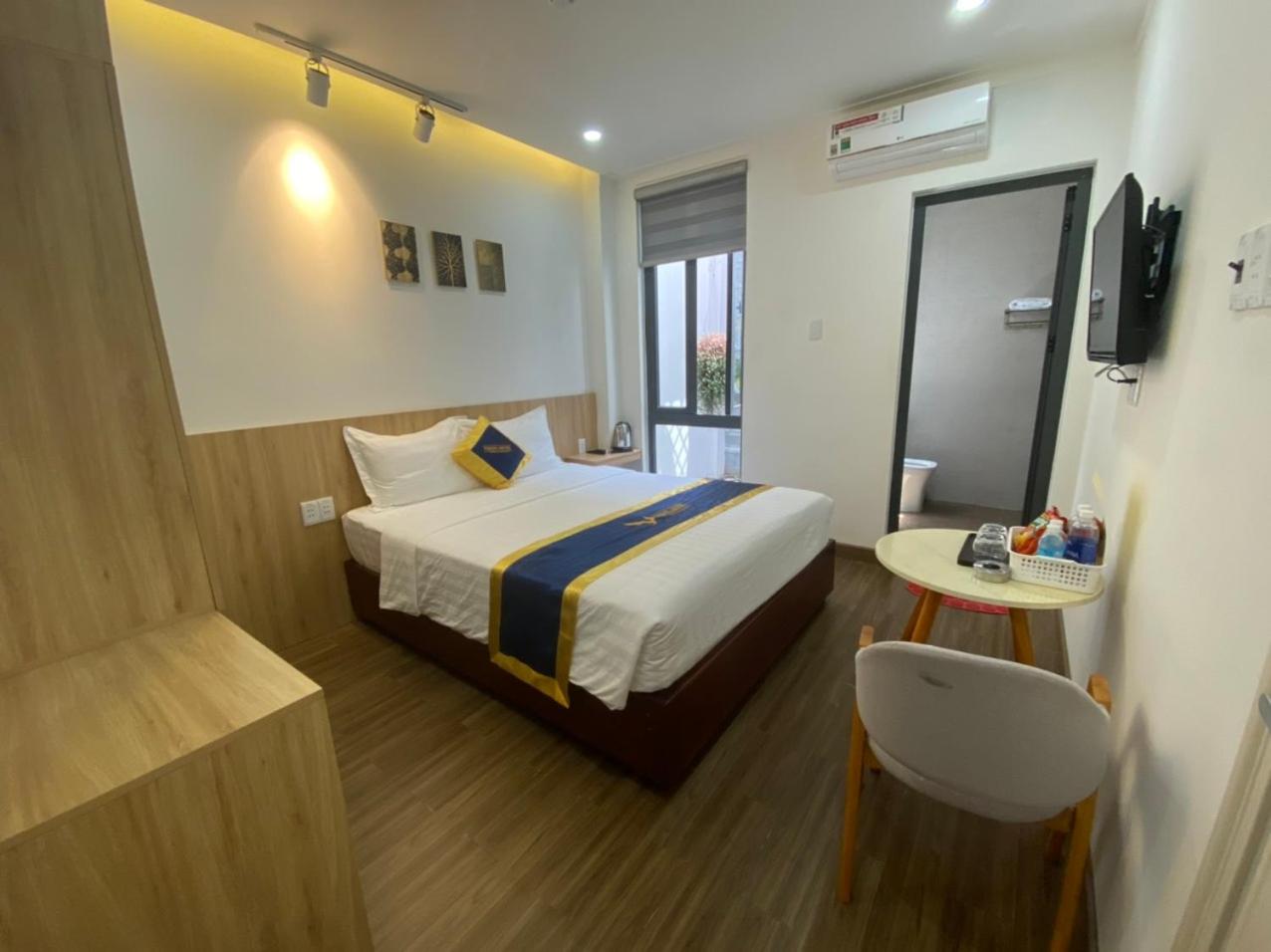 Large Double Room - Photo 11