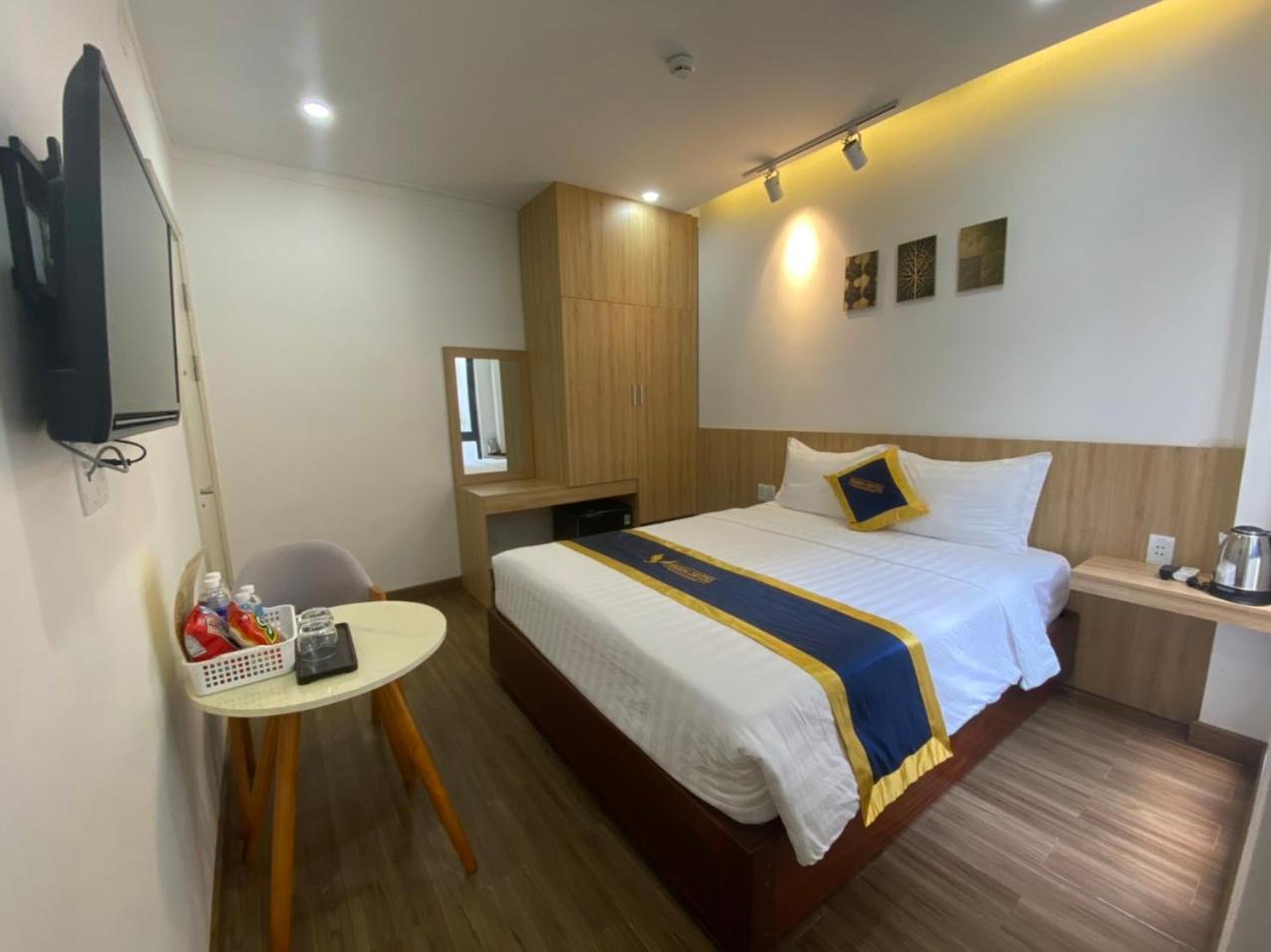 Large Double Room - Photo 9