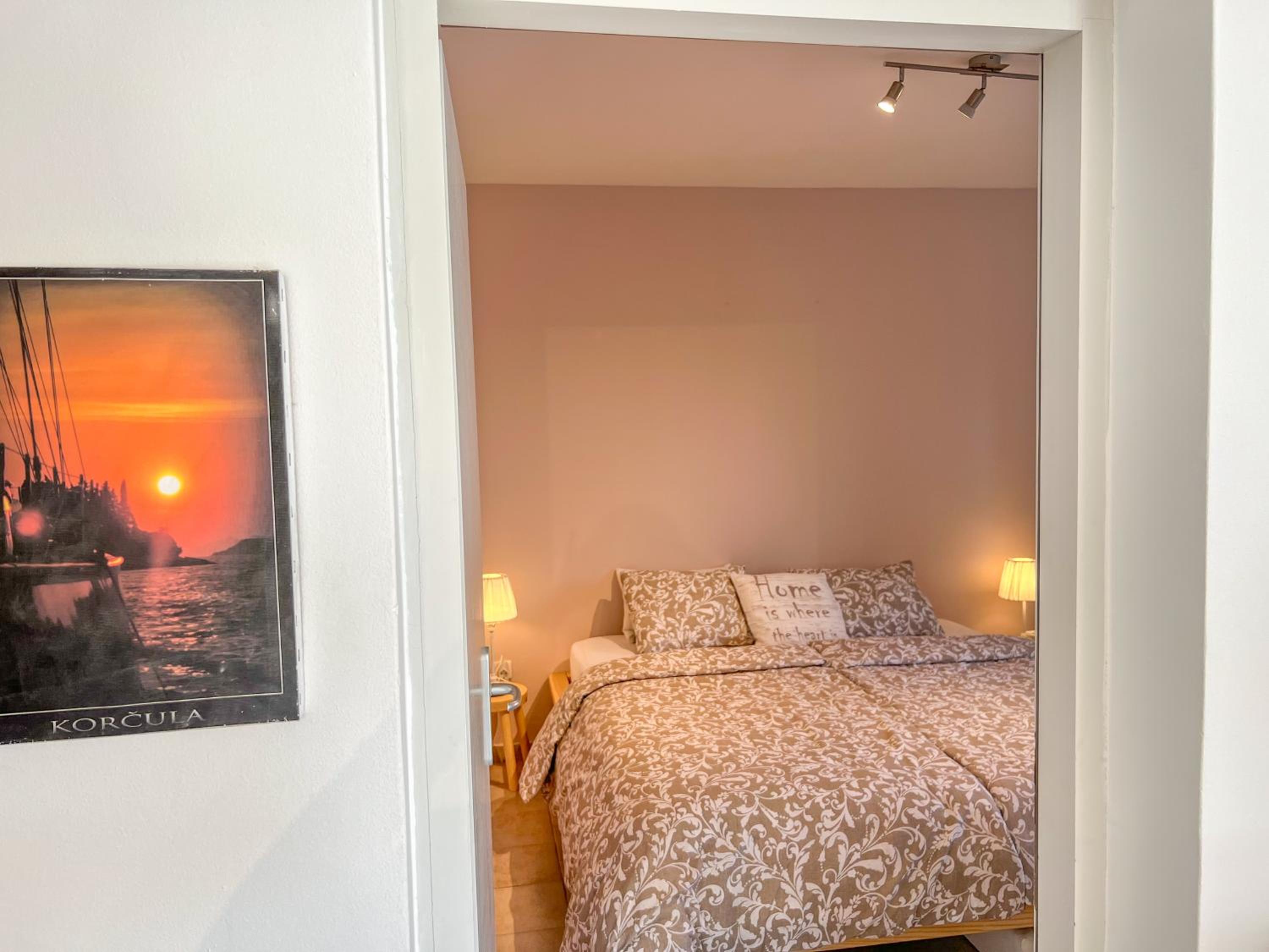 Two-Bedroom Apartment with Sofa Bed and Sea View - Photo 16