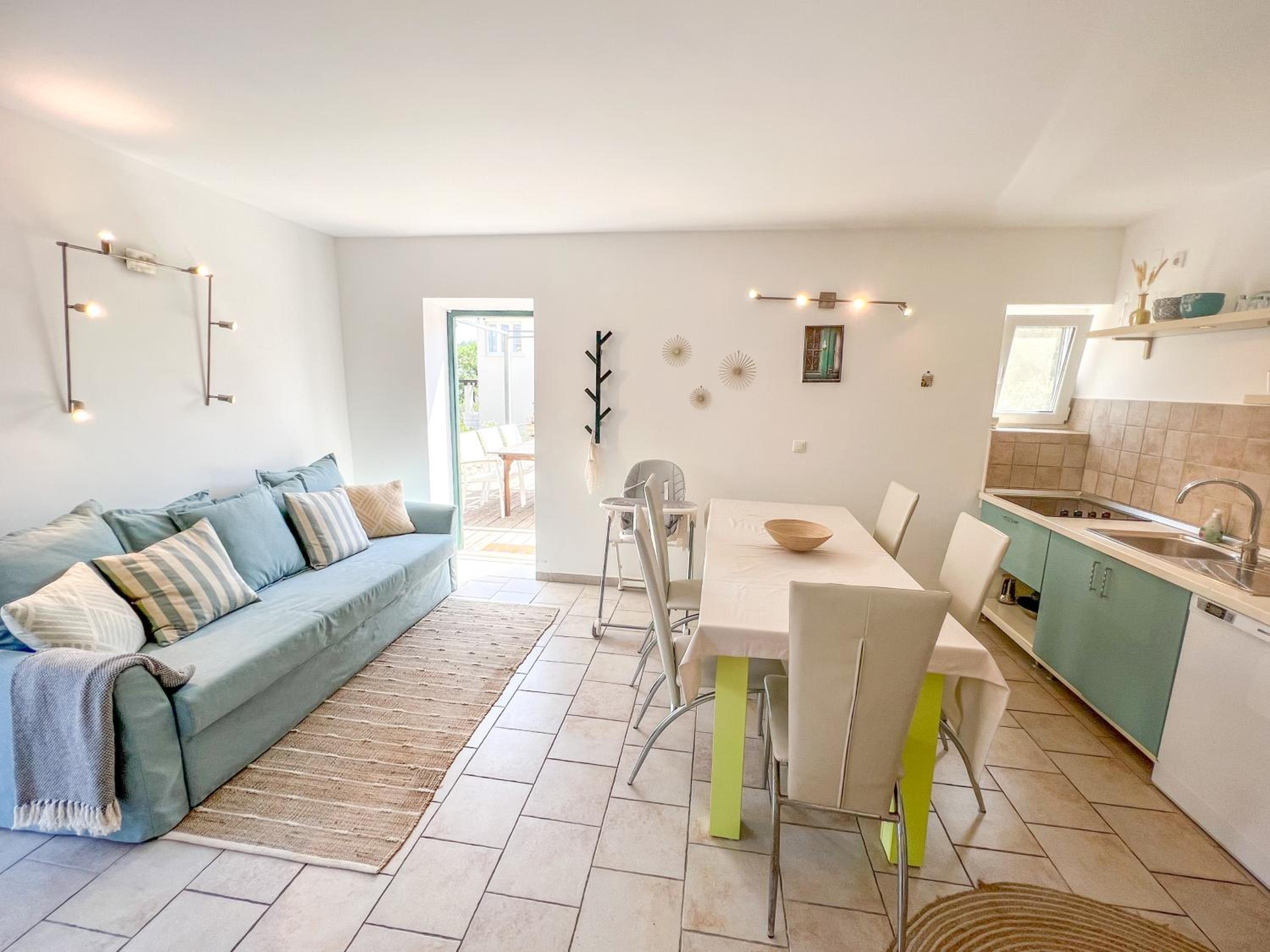 Two-Bedroom Apartment with Sofa Bed and Sea View - Photo 13