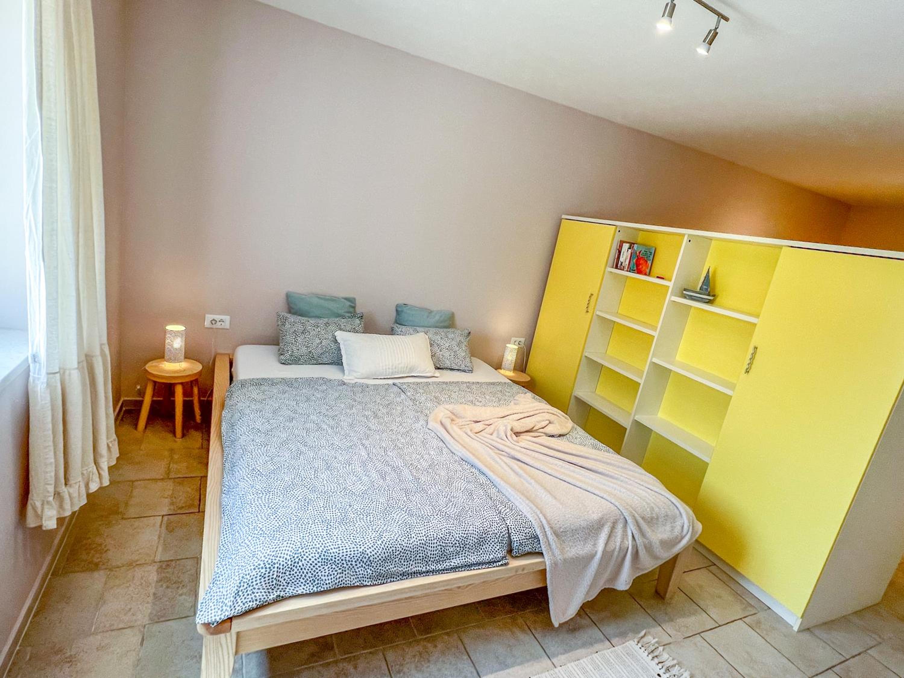 Two-Bedroom Apartment with Sofa Bed and Sea View - Photo 9