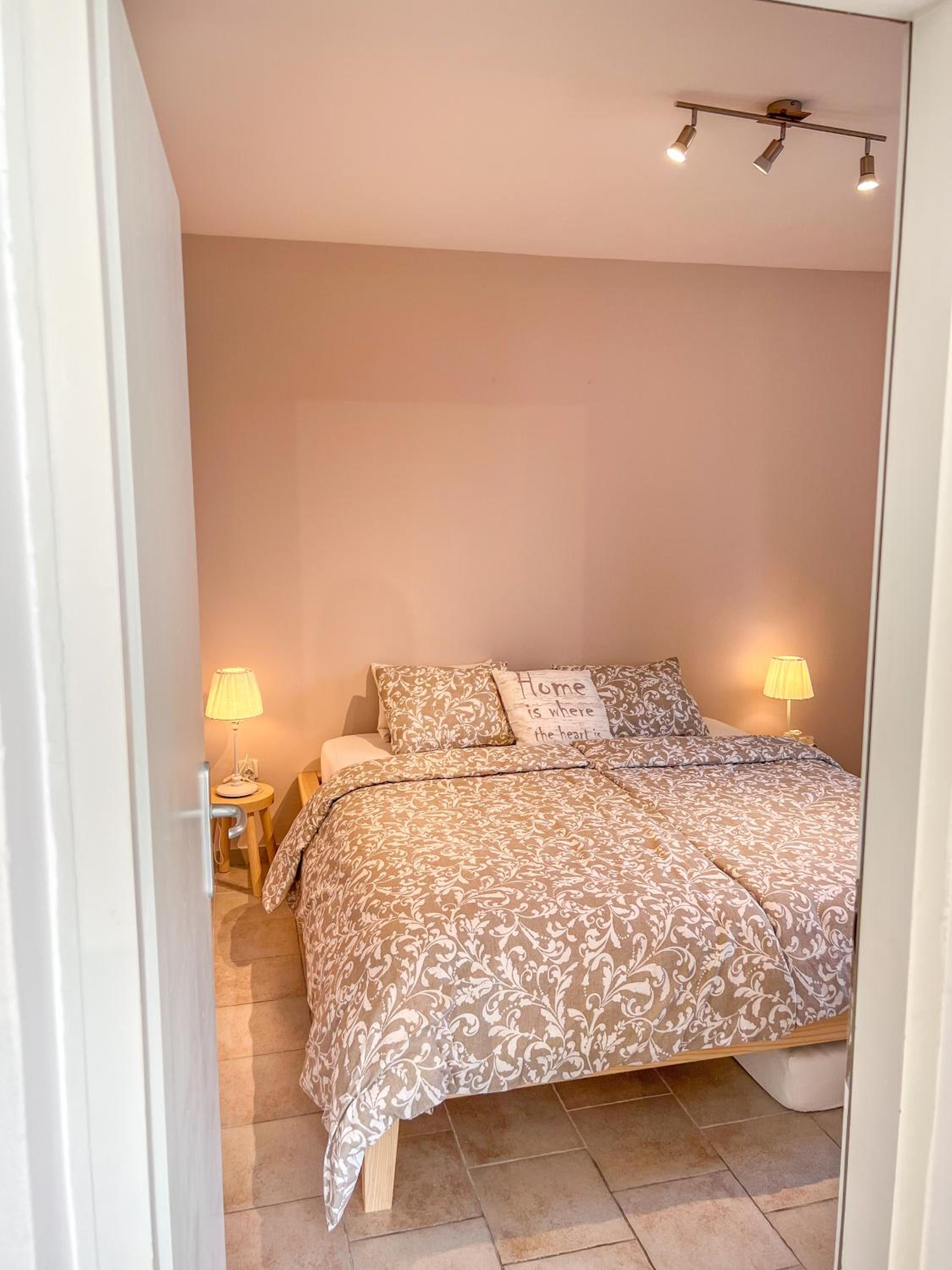 Two-Bedroom Apartment with Sofa Bed and Sea View - Photo 15