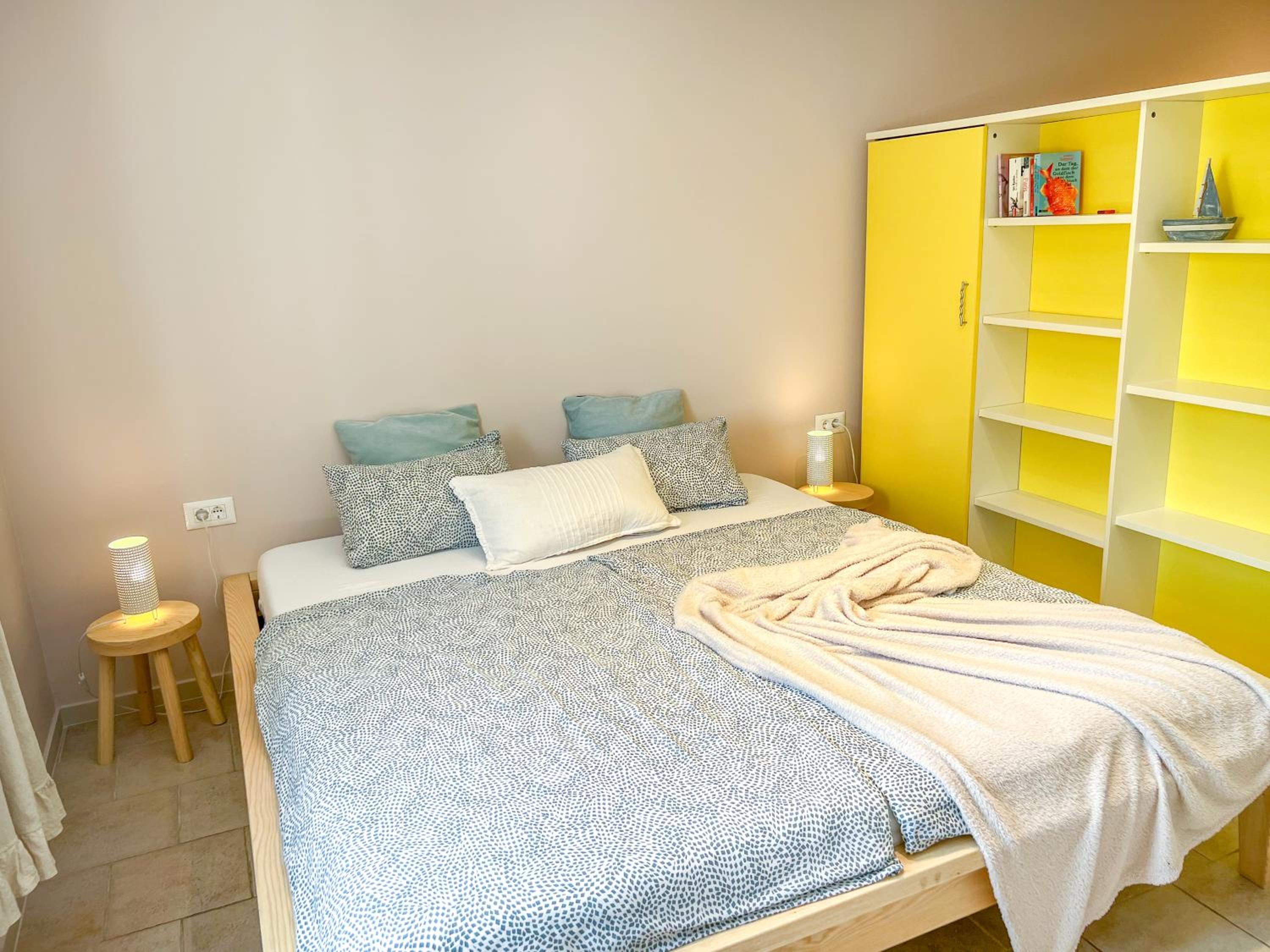 Two-Bedroom Apartment with Sofa Bed and Sea View - Photo 8