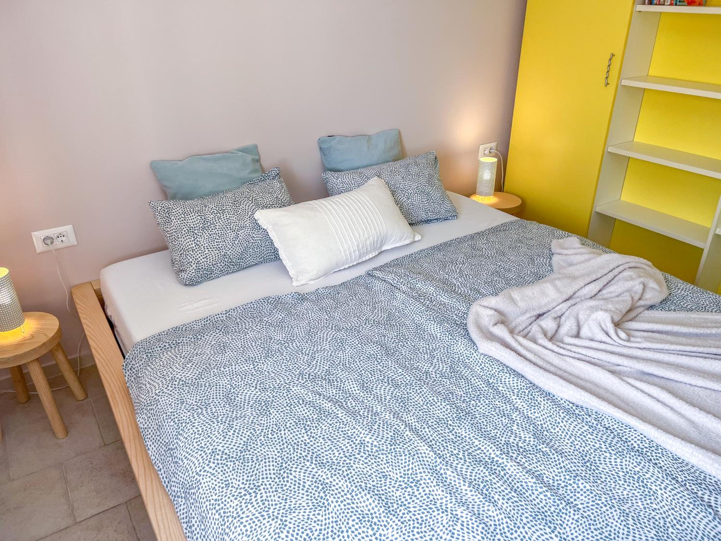 Two-Bedroom Apartment with Sofa Bed and Sea View - Photo 7