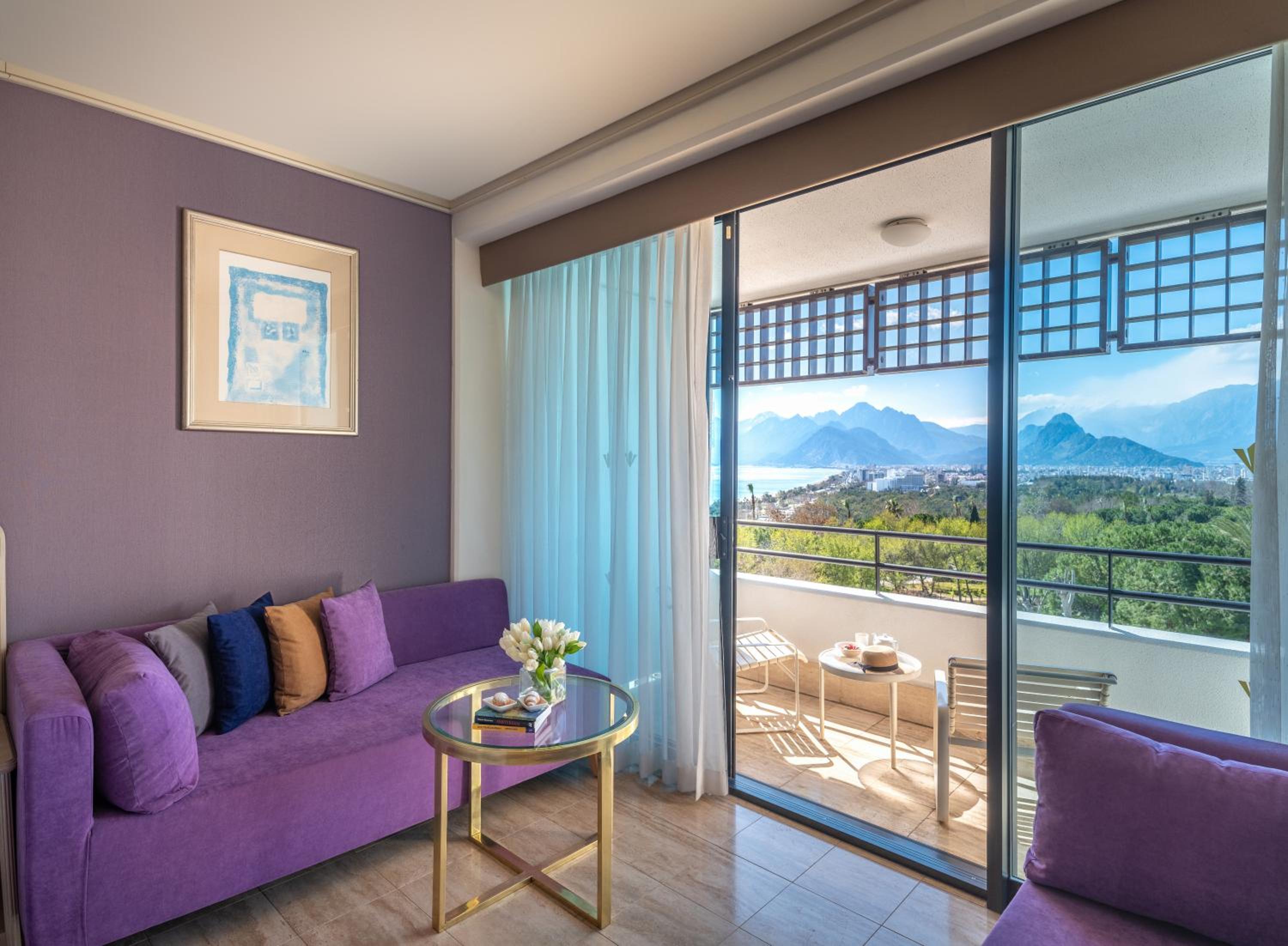 Comfort Twin Room with Two Sofa Beds and Sea View  photo 2