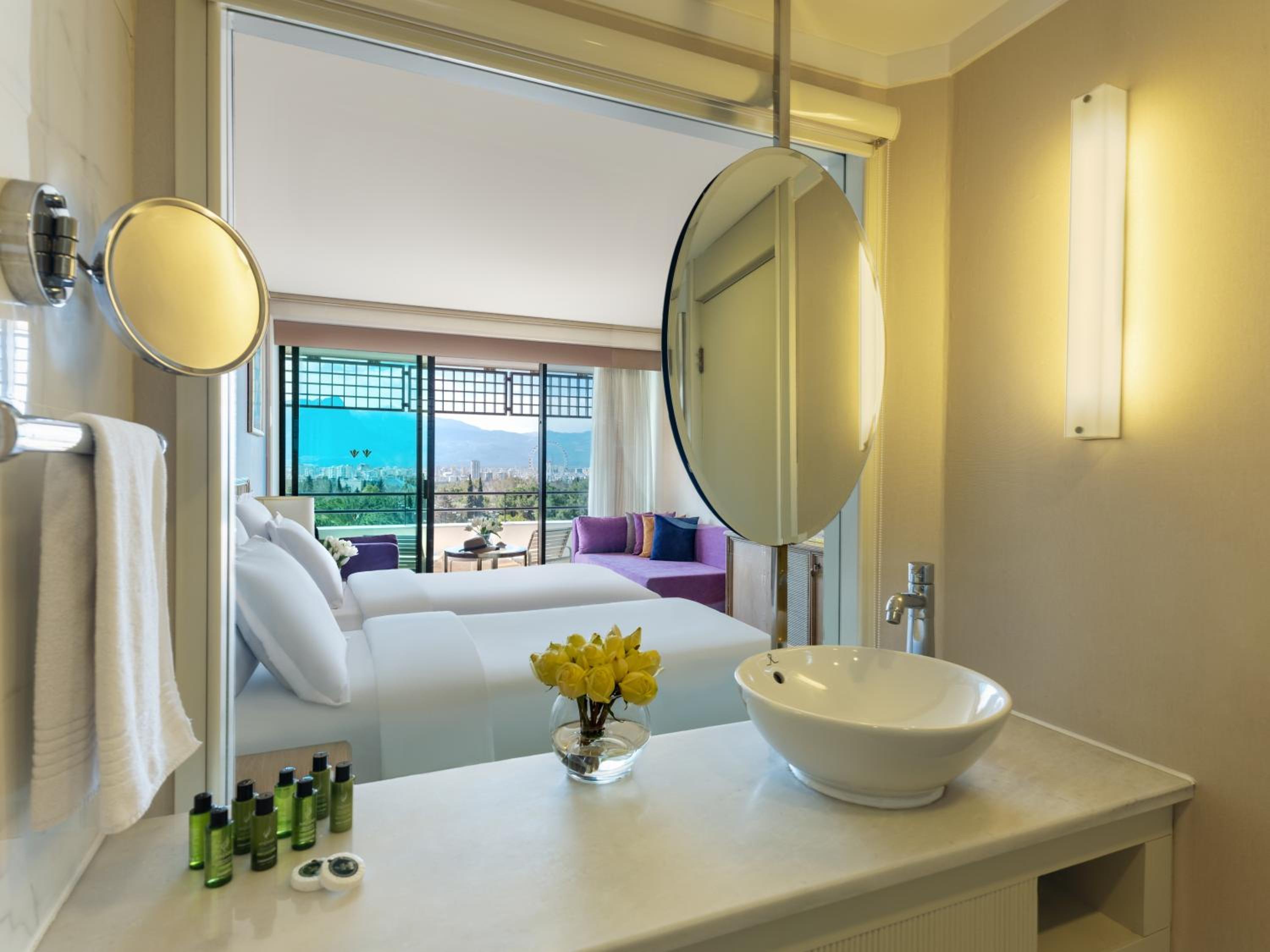 Comfort Twin Room with Two Sofa Beds and Sea View  photo 3