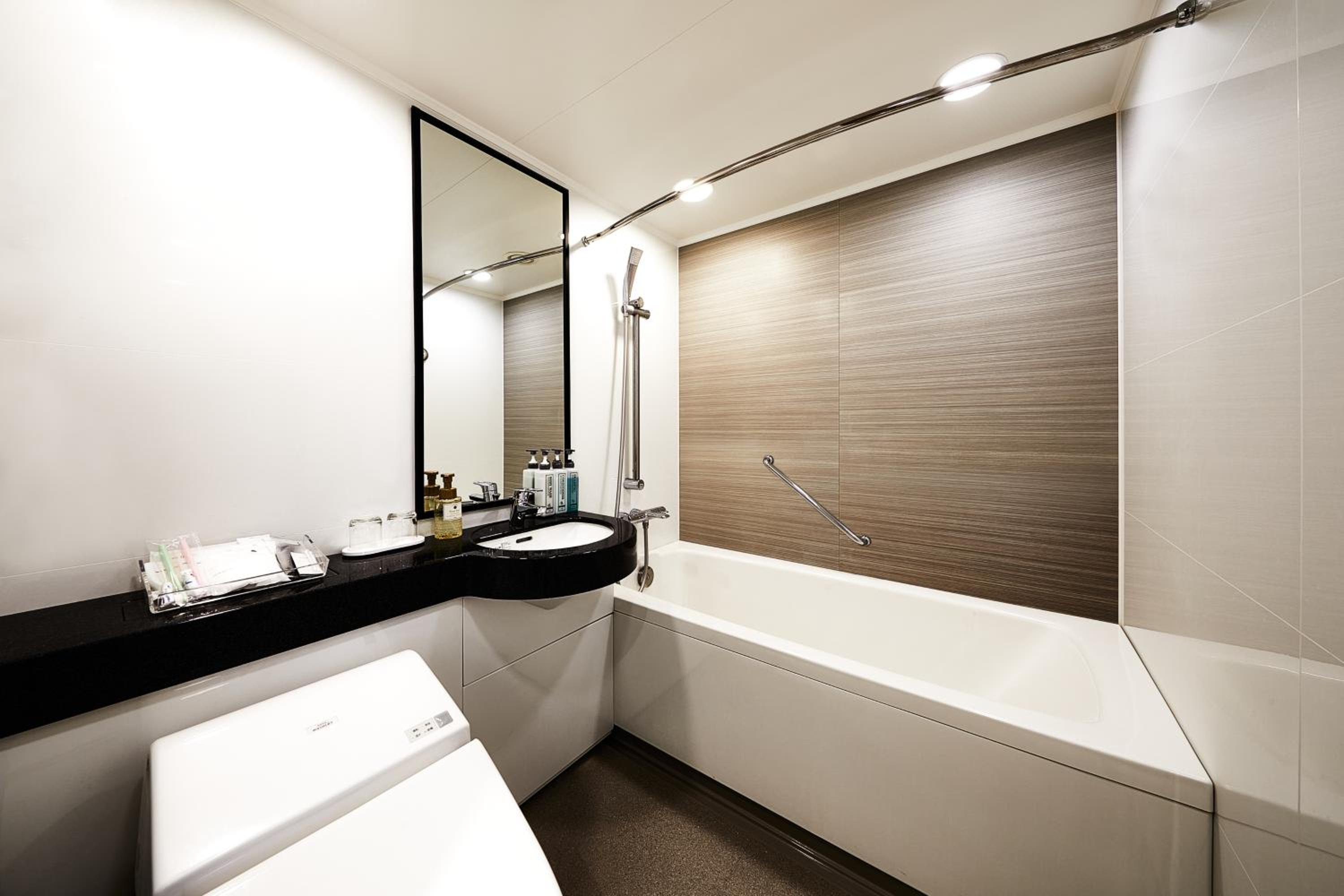 Standard Twin Room With Sky Tree Side - Smoking