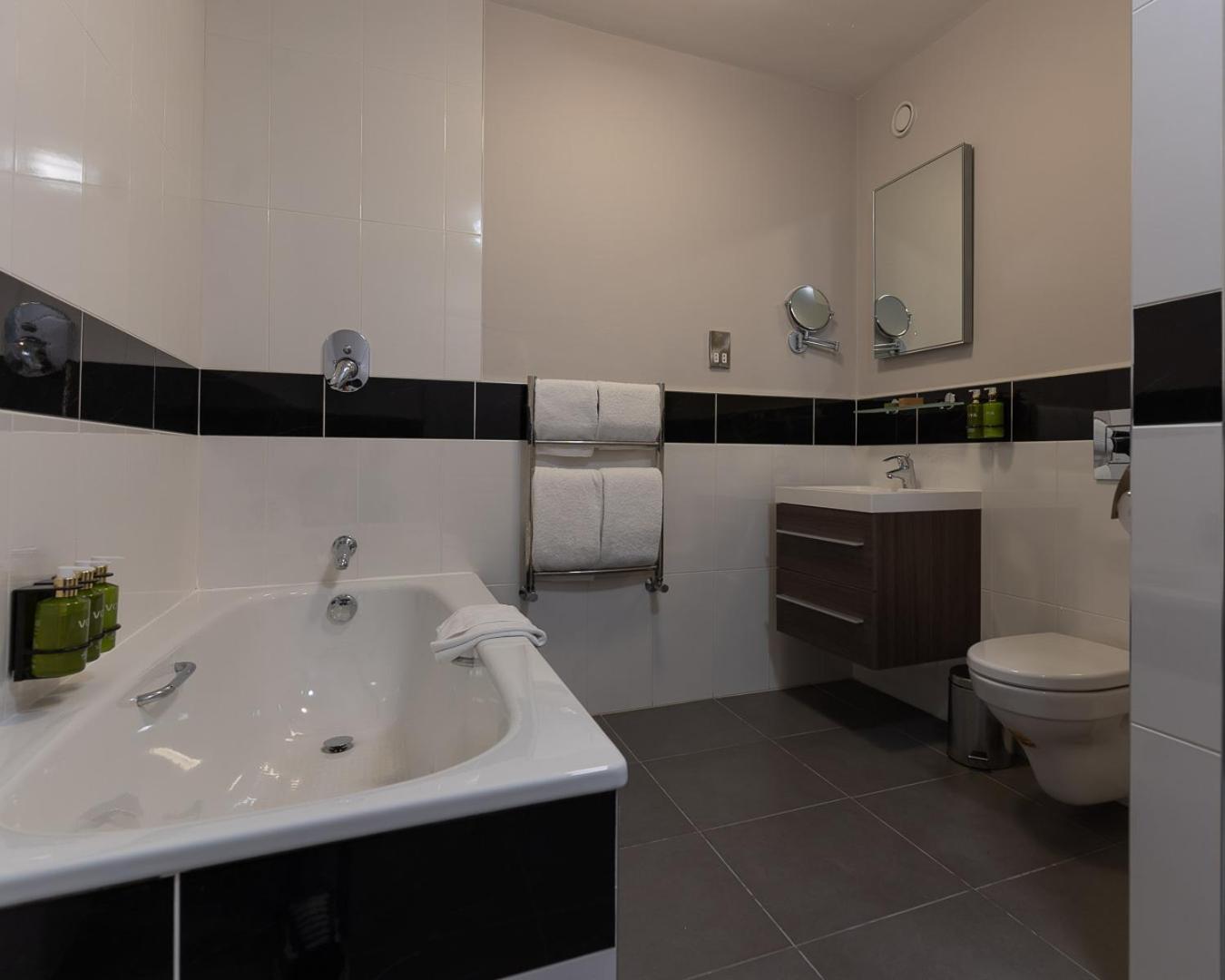 Classic Twin Room - Photo 2