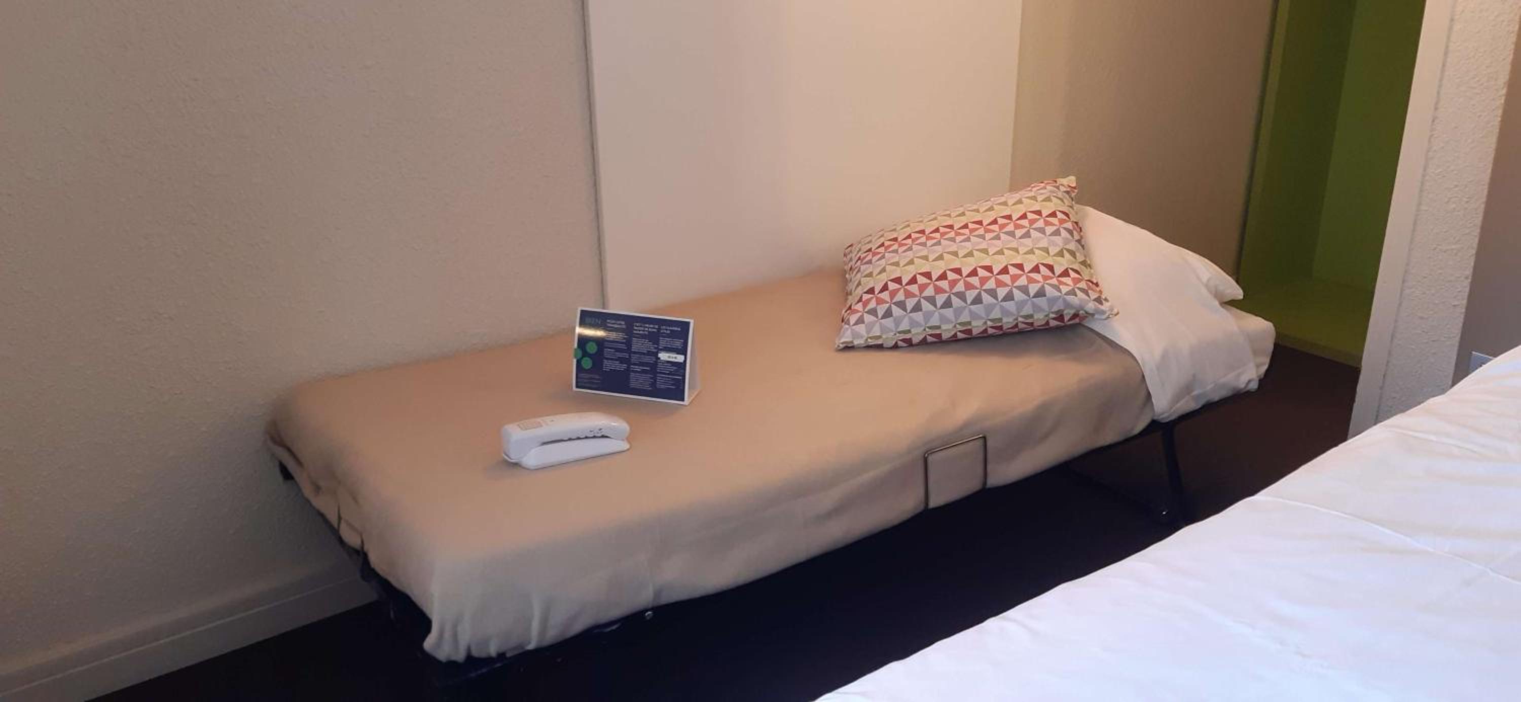 1 Double Bed 1 Junior Bed (Up To 10 Years) - Photo 3