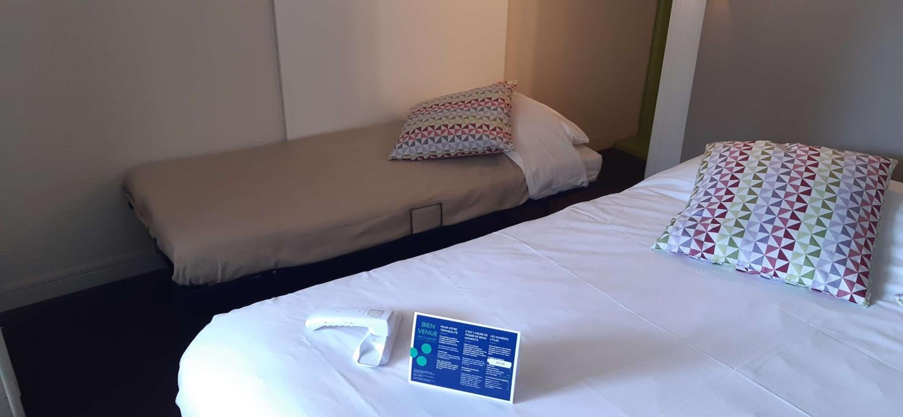 1 Double Bed 1 Junior Bed (Up To 10 Years) - Photo 1