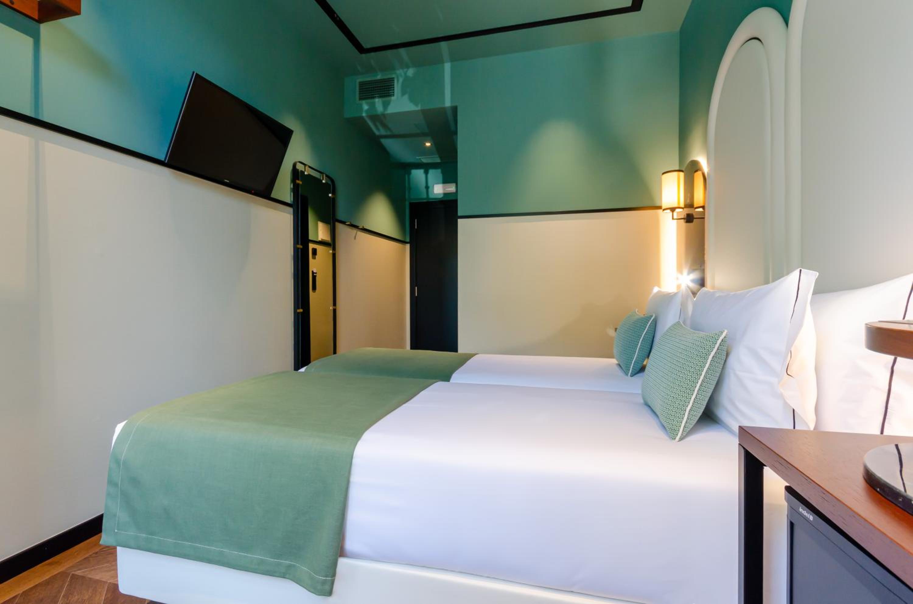 Standard Double or Twin Room - Photo 28