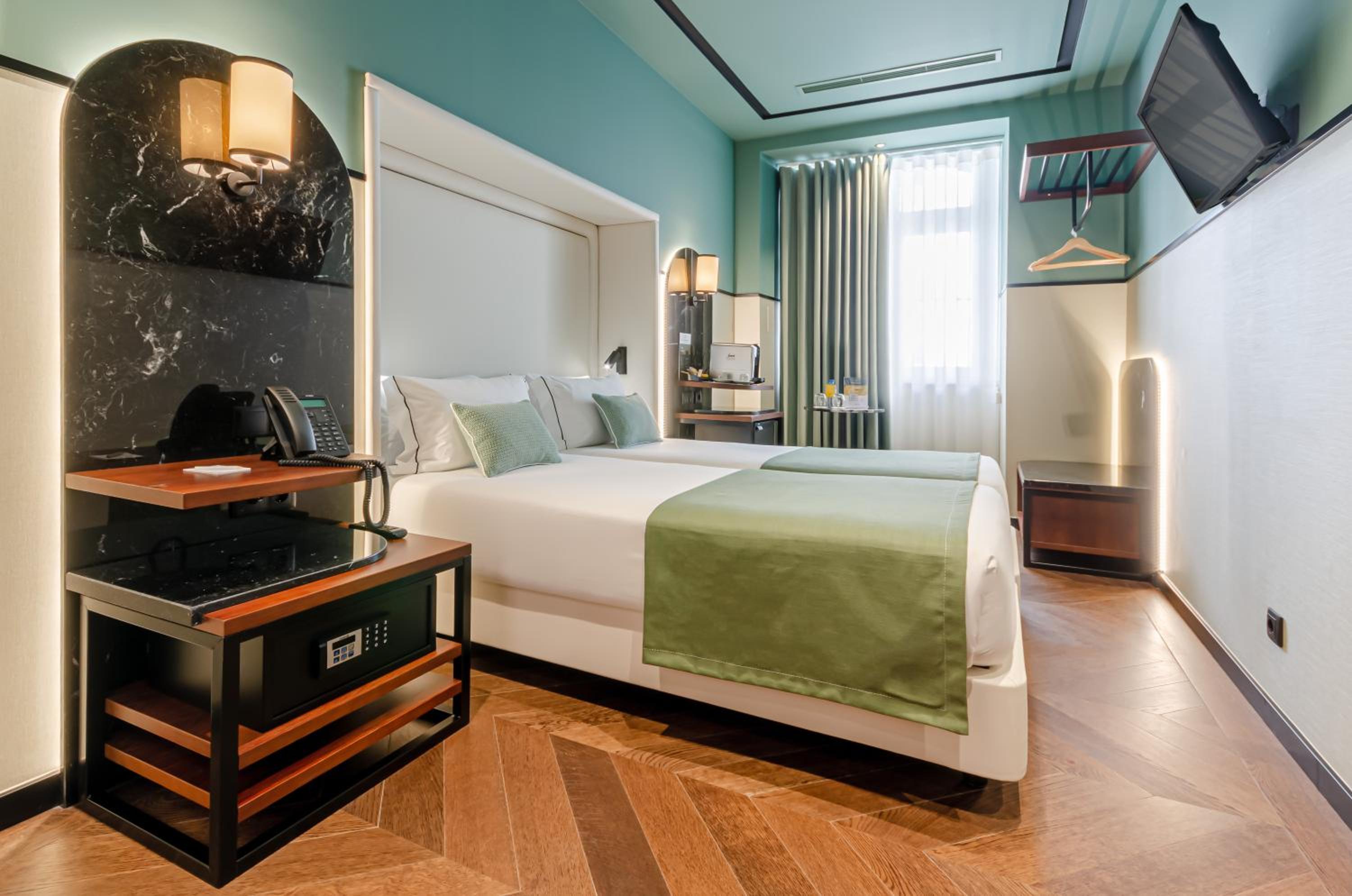 Standard Double or Twin Room - Photo 30