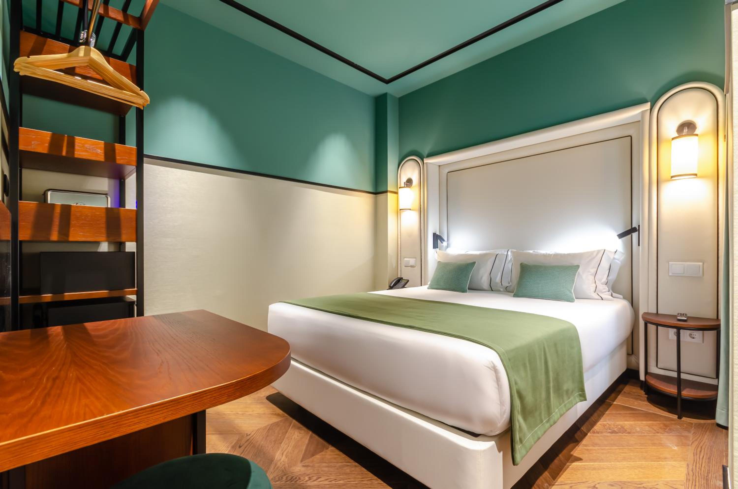 Standard Double or Twin Room - Photo 31