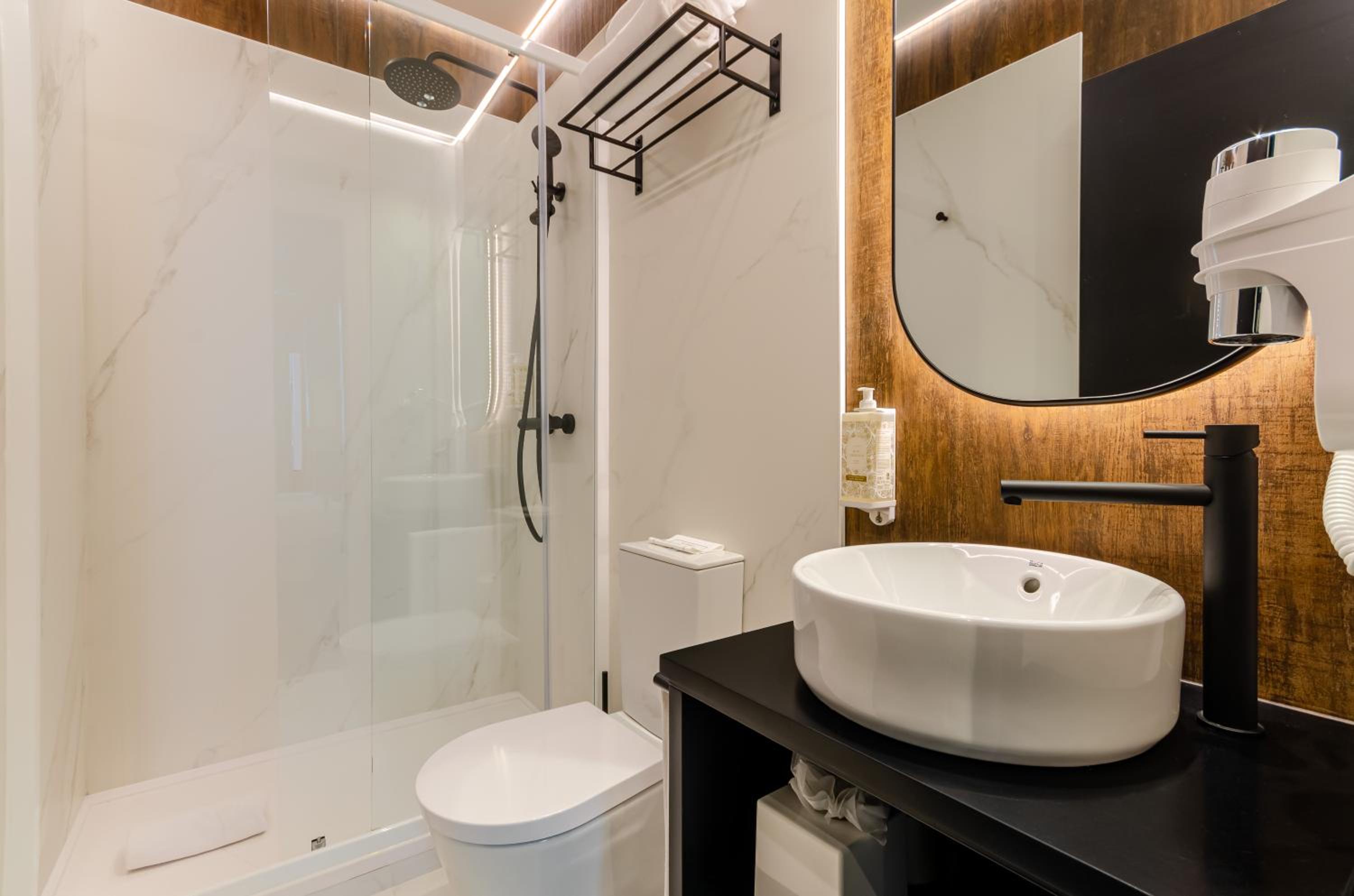 Standard Double or Twin Room - Photo 33