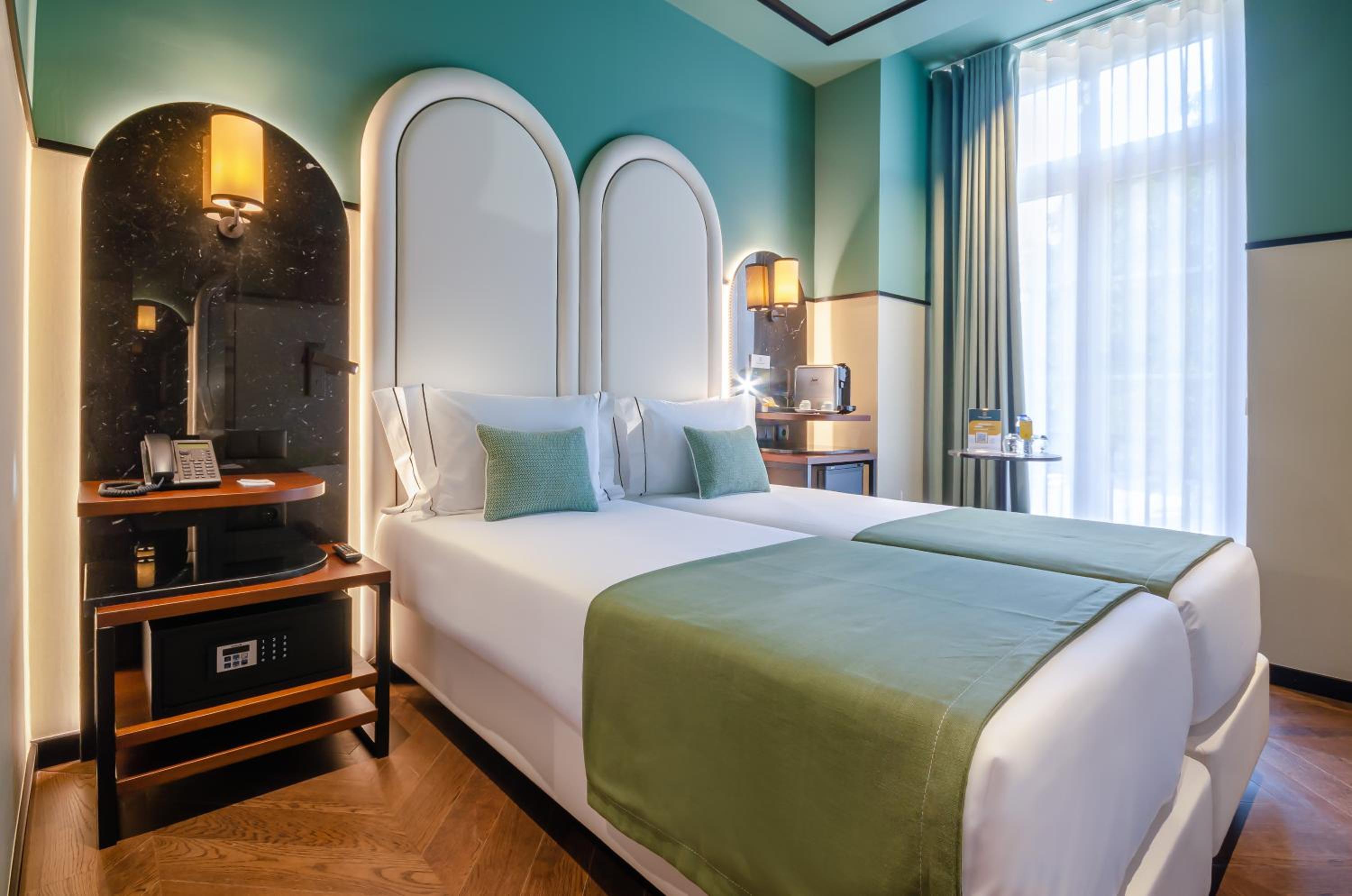 Standard Double or Twin Room - Photo 35