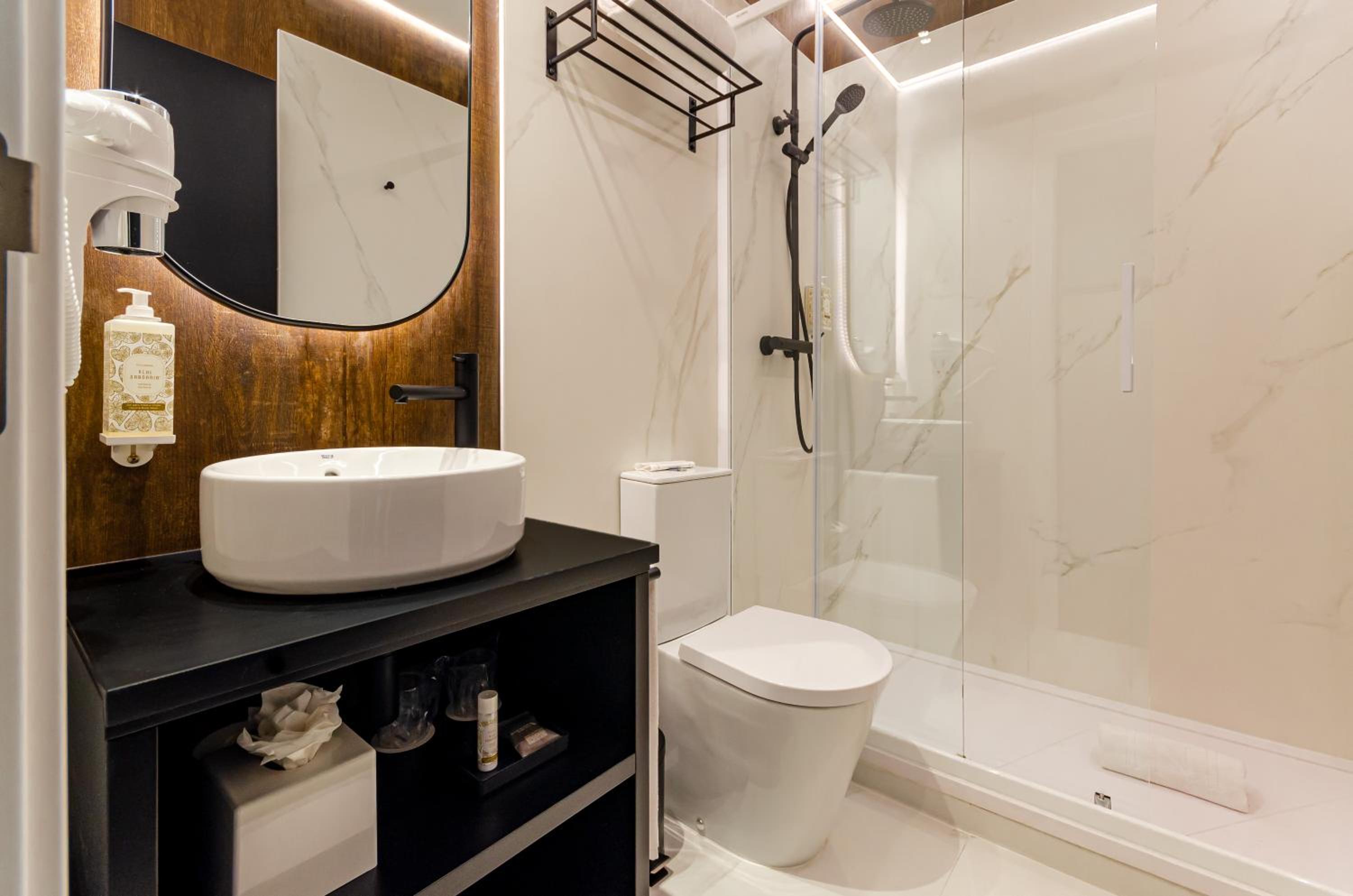 Standard Double or Twin Room - Photo 37
