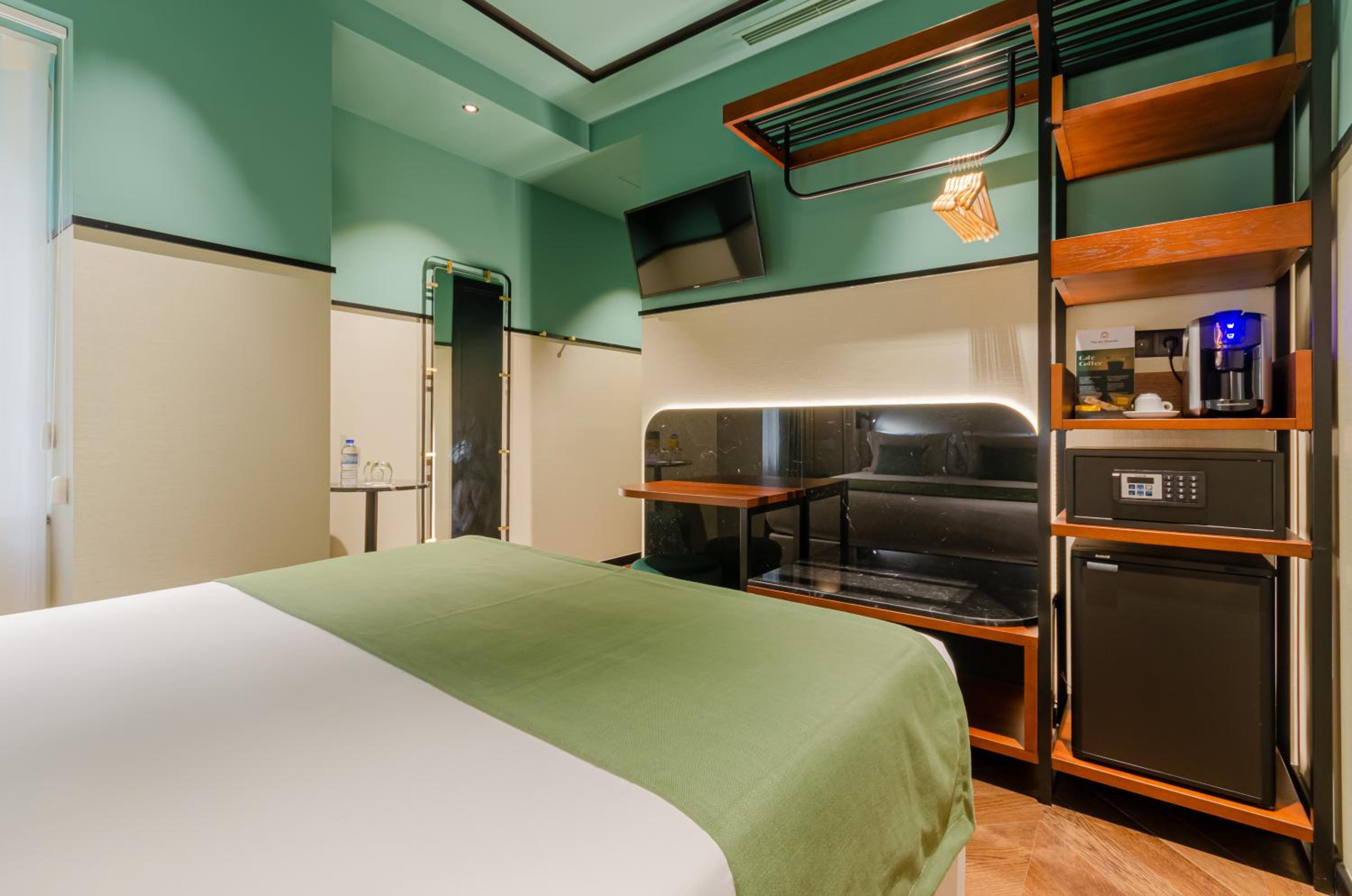 Standard Double or Twin Room - Photo 2