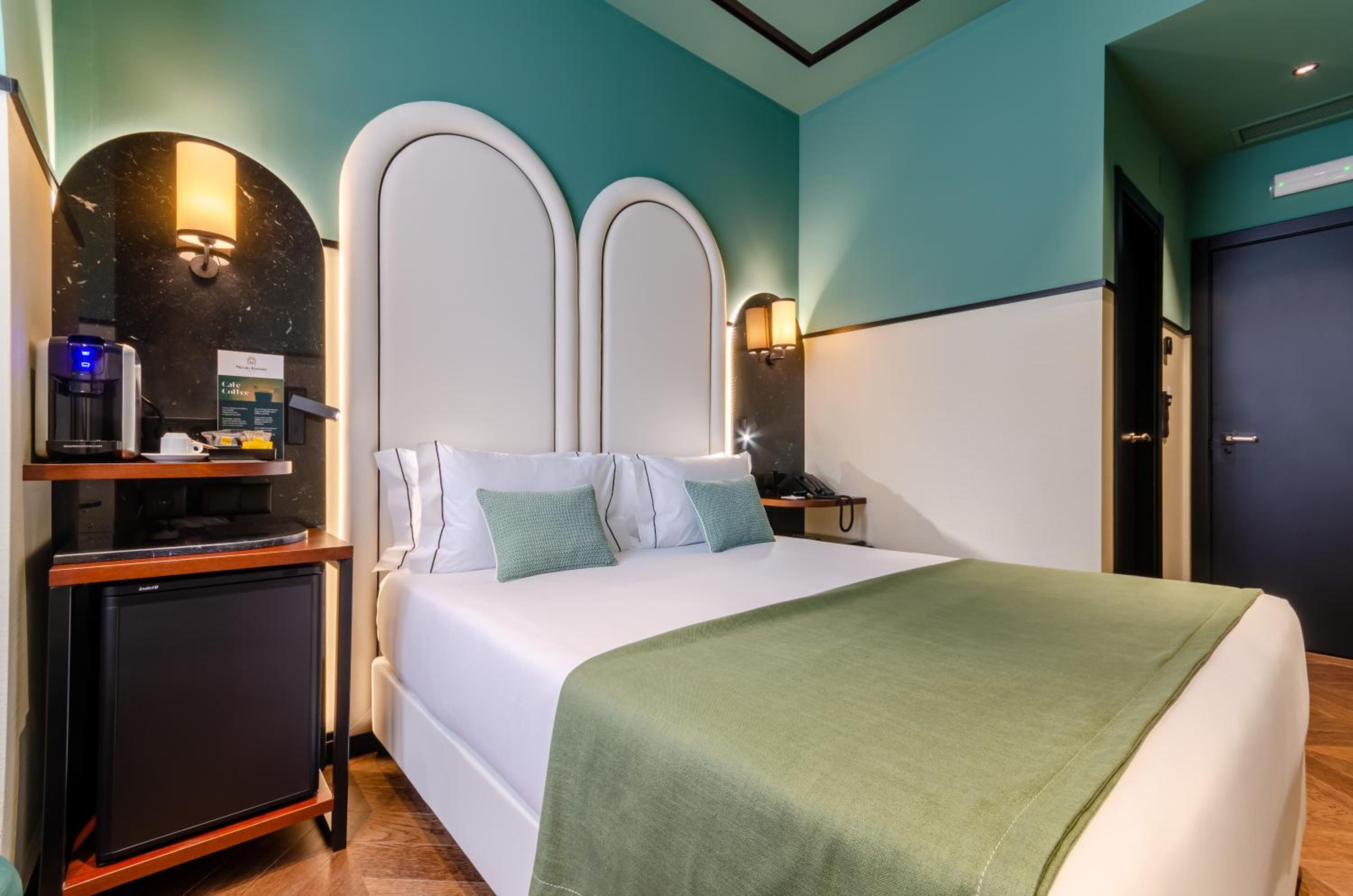 Standard Double or Twin Room - Photo 3