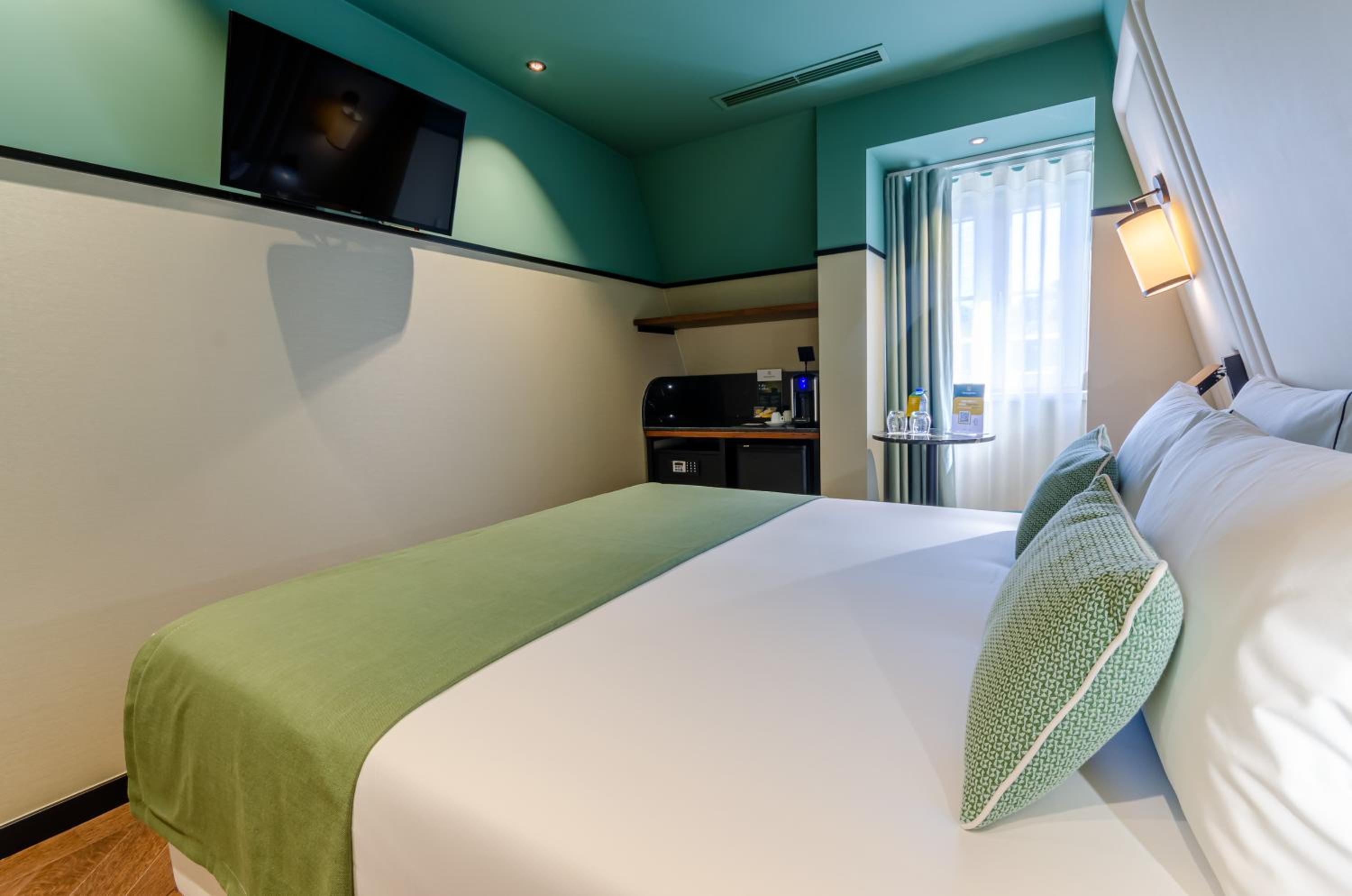 Standard Double or Twin Room - Photo 4