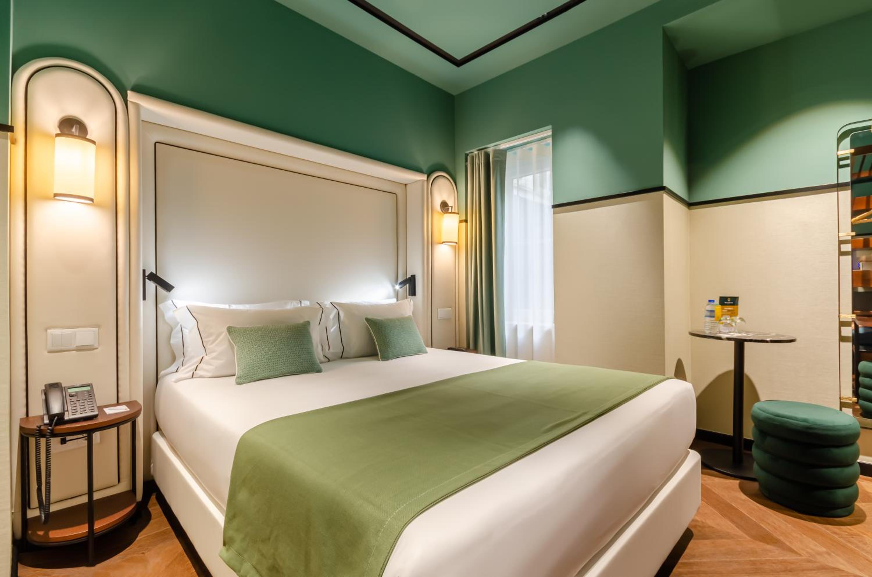 Standard Double or Twin Room - Photo 6