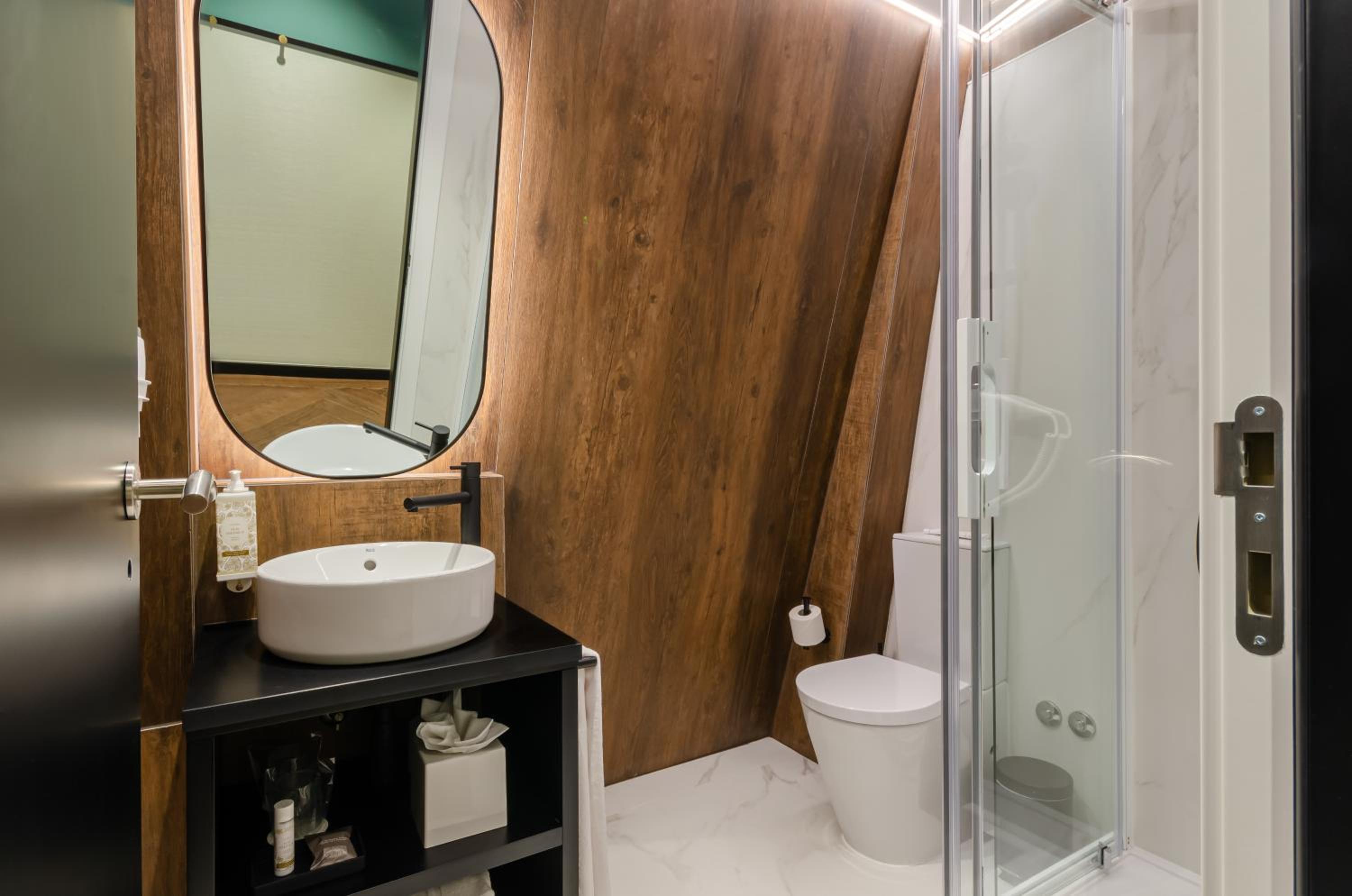 Standard Double or Twin Room - Photo 16