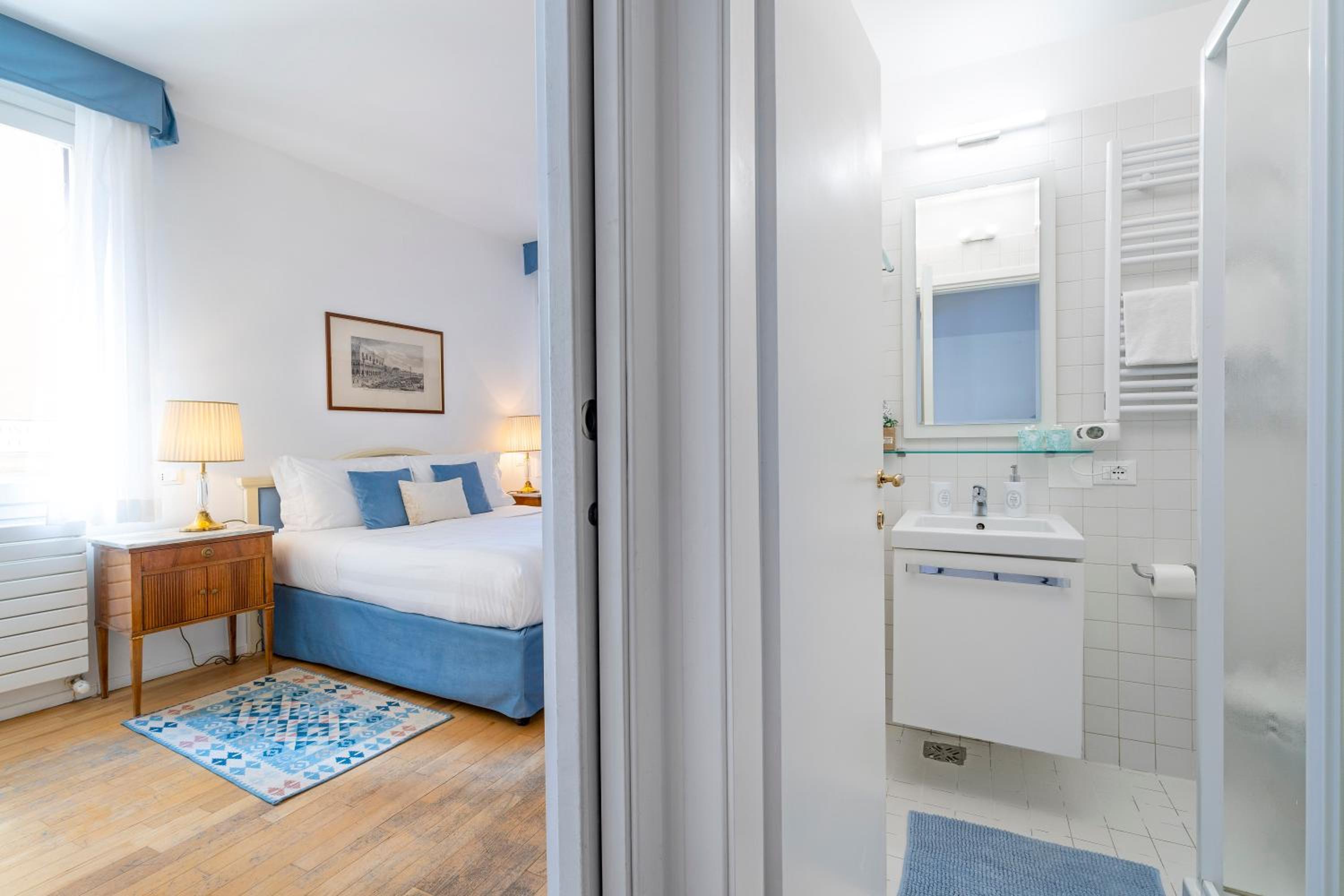 Deluxe Double Room with Canal View