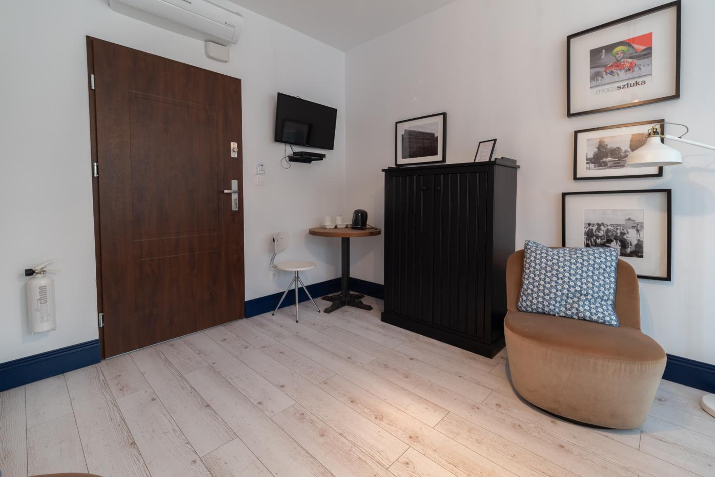 Apartment with Shower photo 3