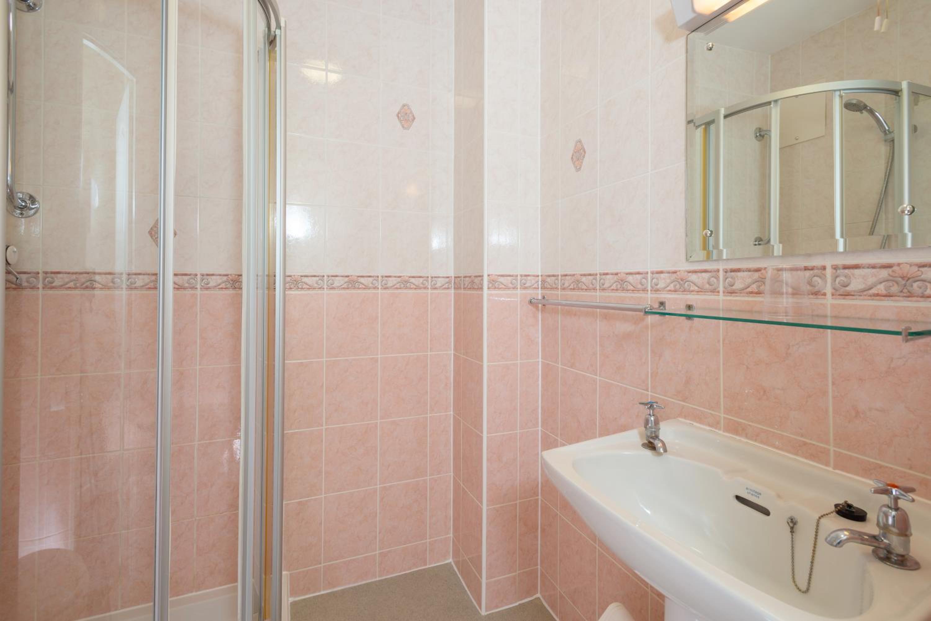 Twin Room - Photo 2
