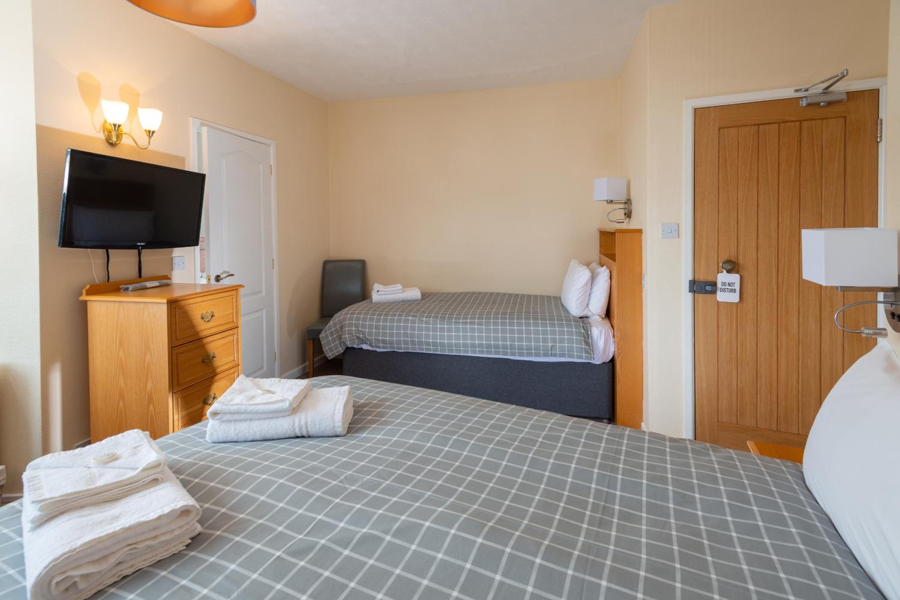 Twin Room - Photo 3