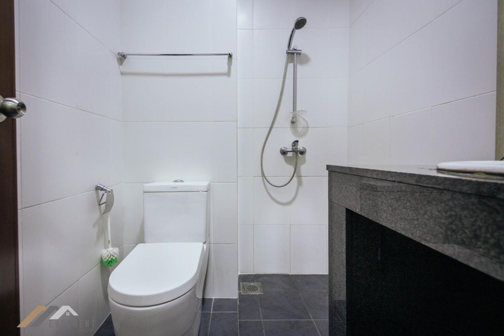 Three-Bedroom Apartment - Photo 3