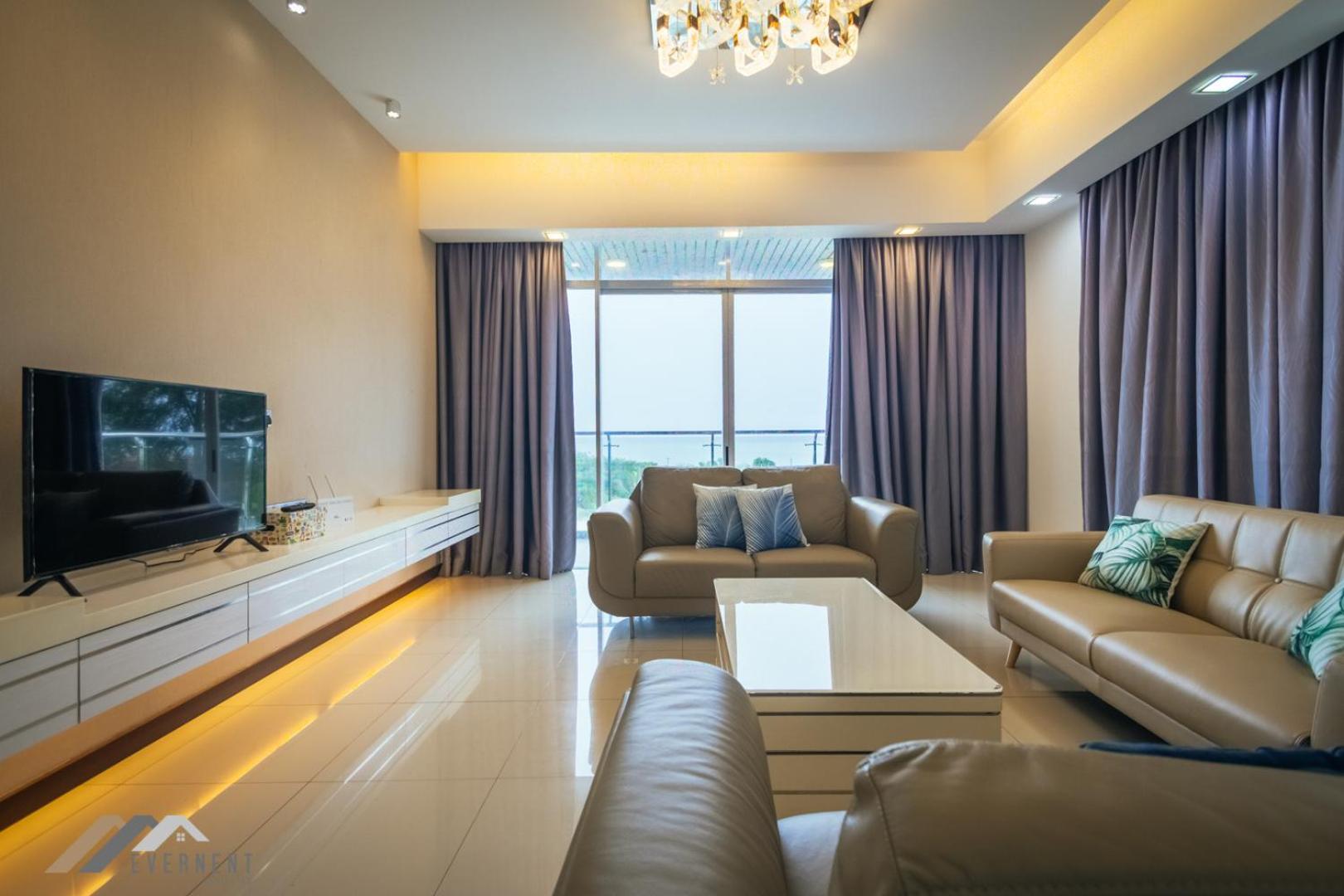Three-Bedroom Apartment - Photo 9